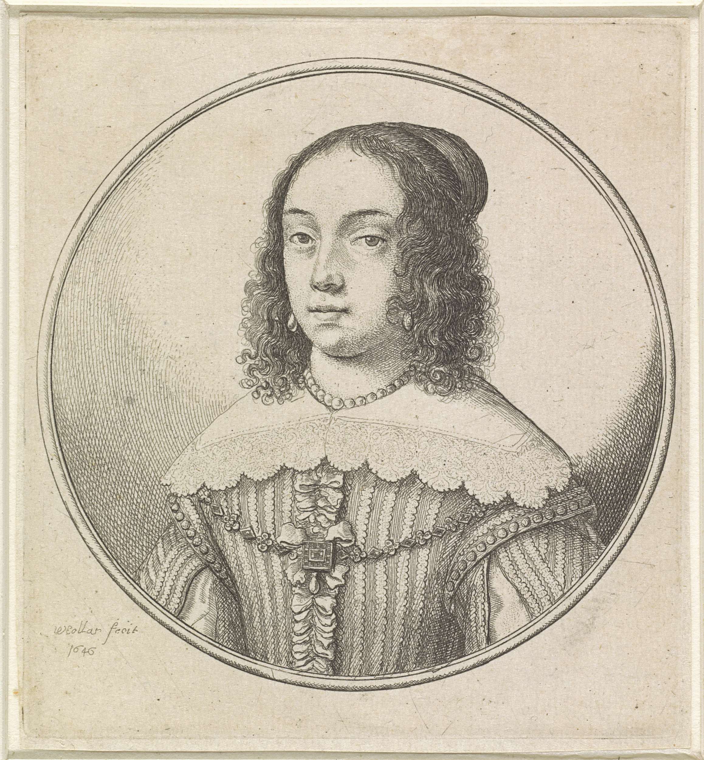Portrait of a woman with a lace collar and pearl necklace, etching by Wenceslaus Hollar