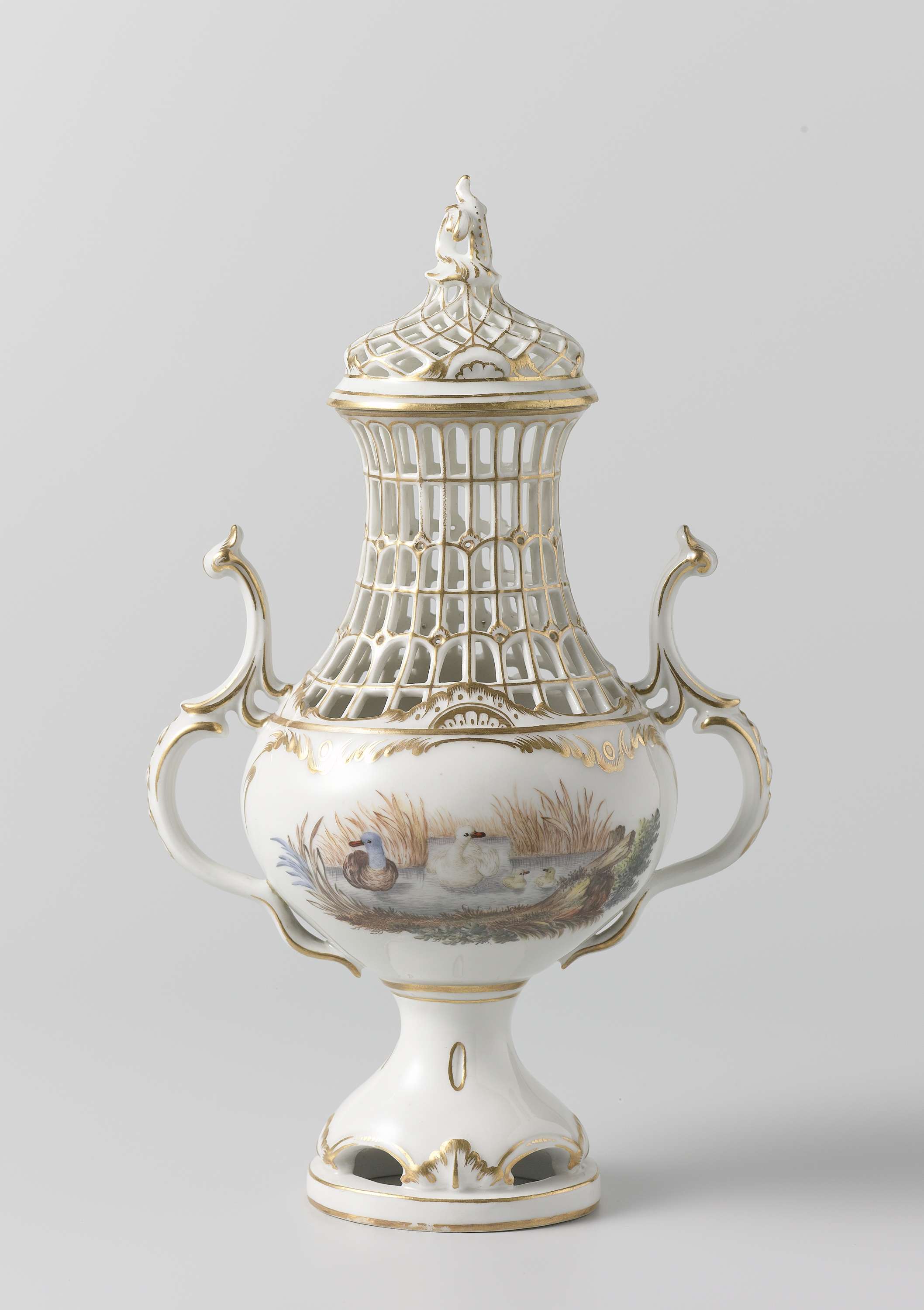 Group of vases in porcelain by Porceleinfabriek aan den Amstel