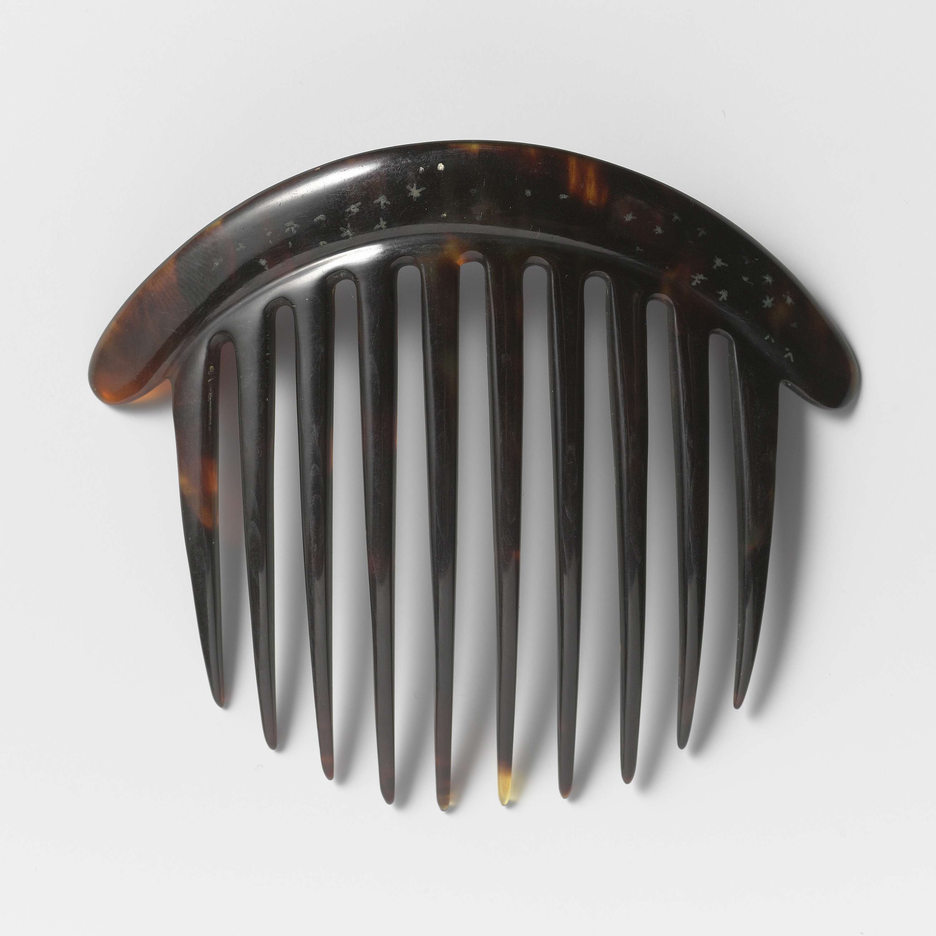 Hair comb made of imitation tortoiseshell and horn by Unknown Artist