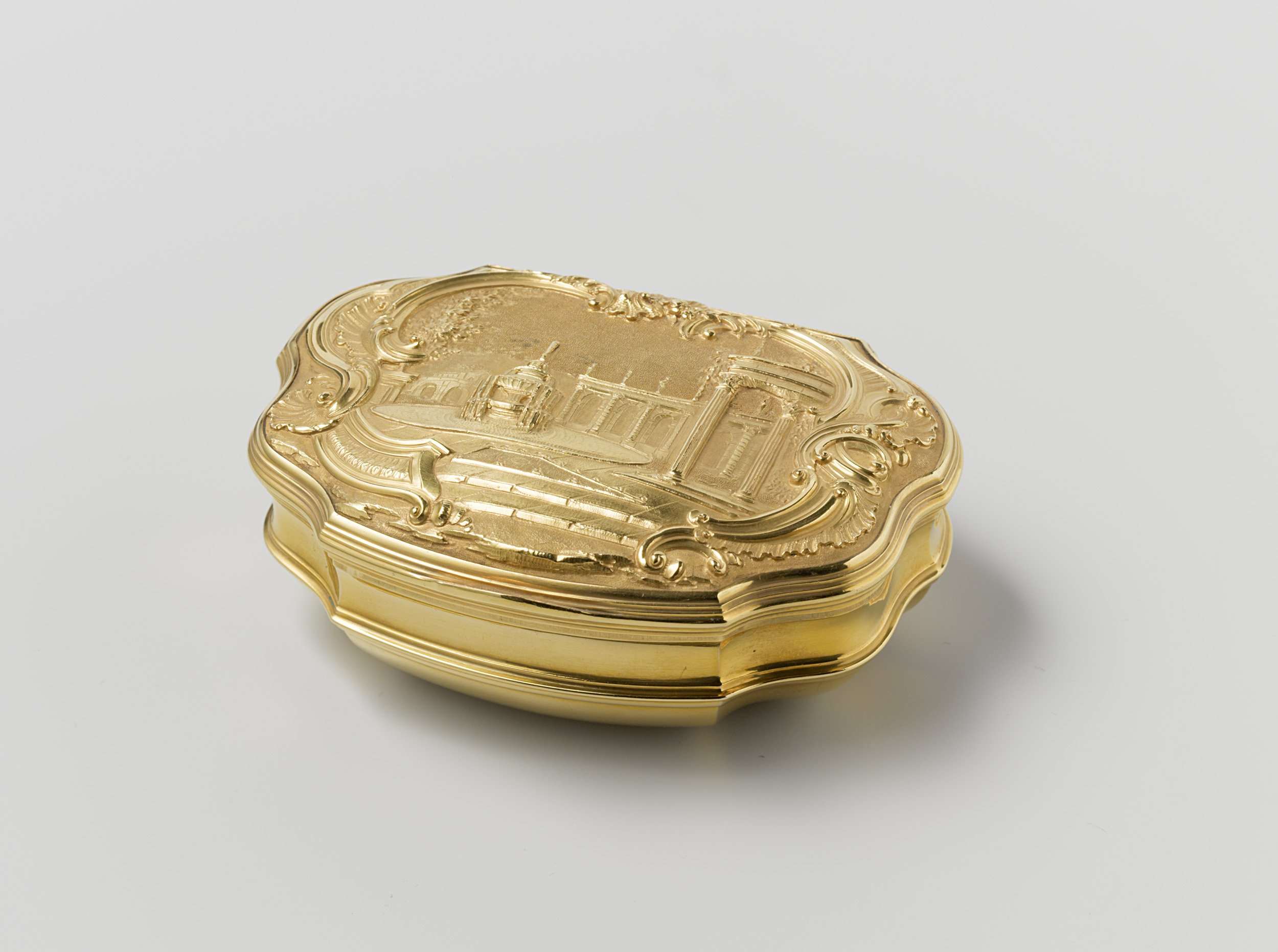 Rococo snuffbox made of metal by Jean Saint