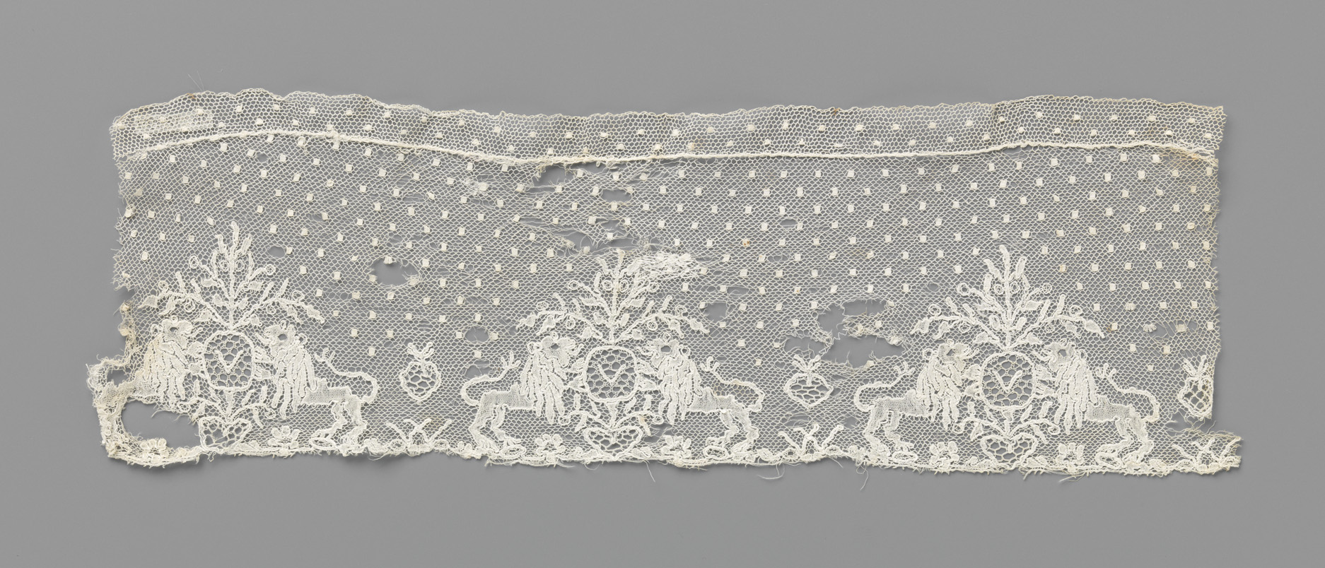 Lace piece featuring two lions and the letters W and V by Unknown Artist