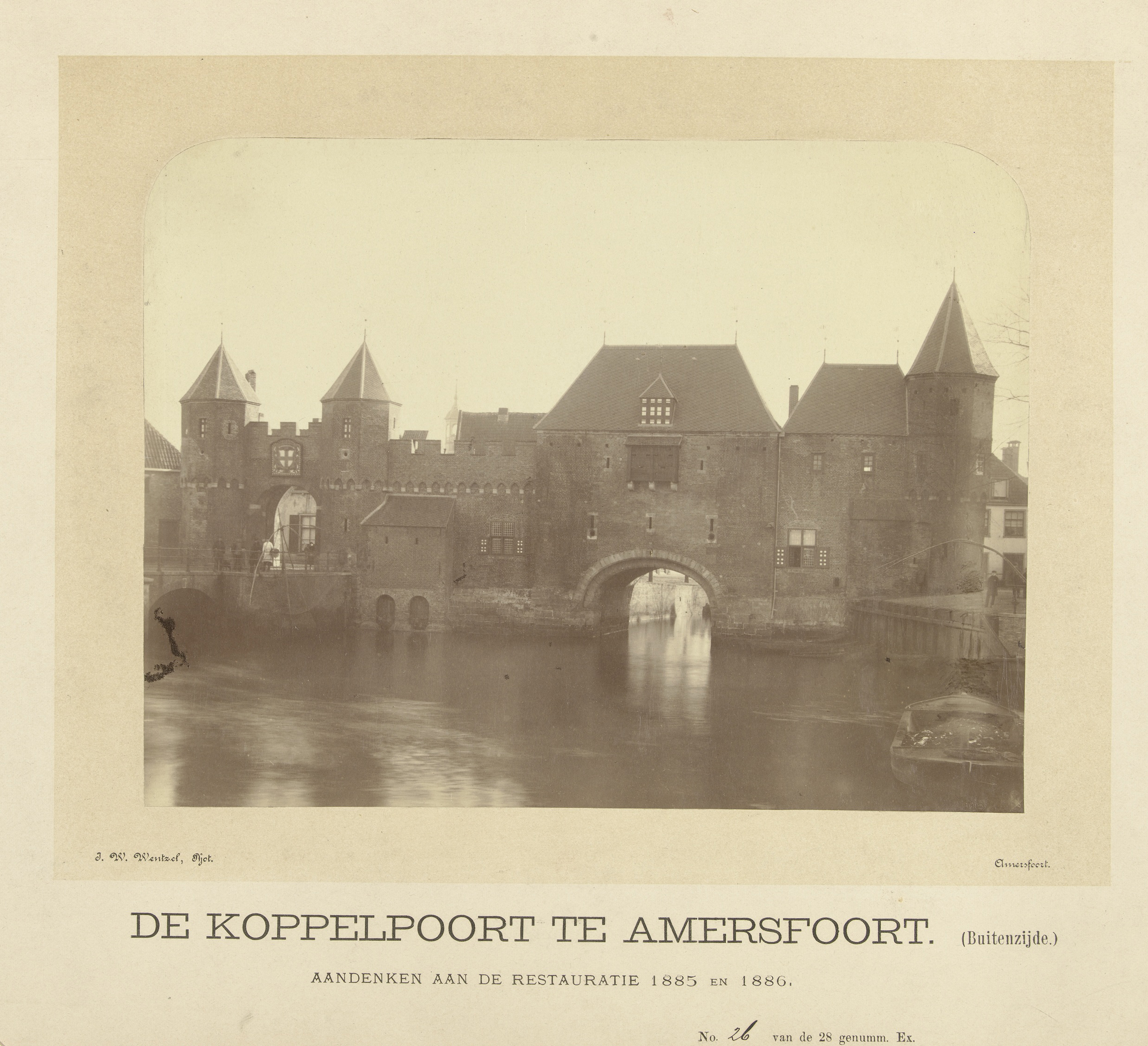 Koppelpoort in Amersfoort, albumen print by J.W. Wentzel