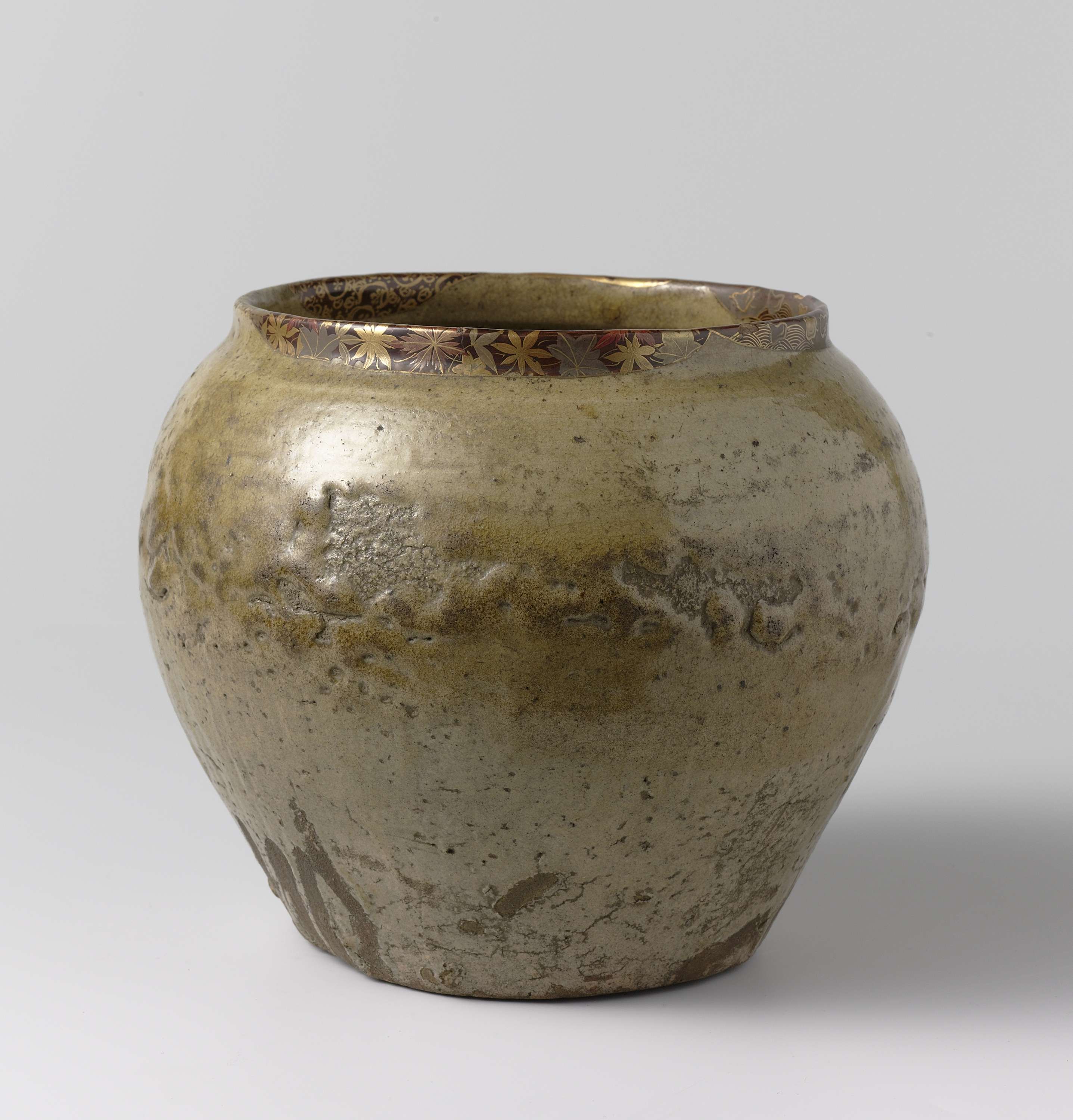 Decorative jar featuring gold lacquer restorations by an unknown artist