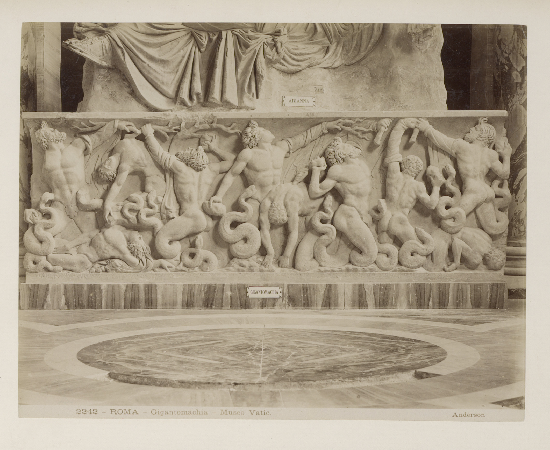 Sculptuur met Gigantomachie, Vaticaan, by James Anderson, public domain