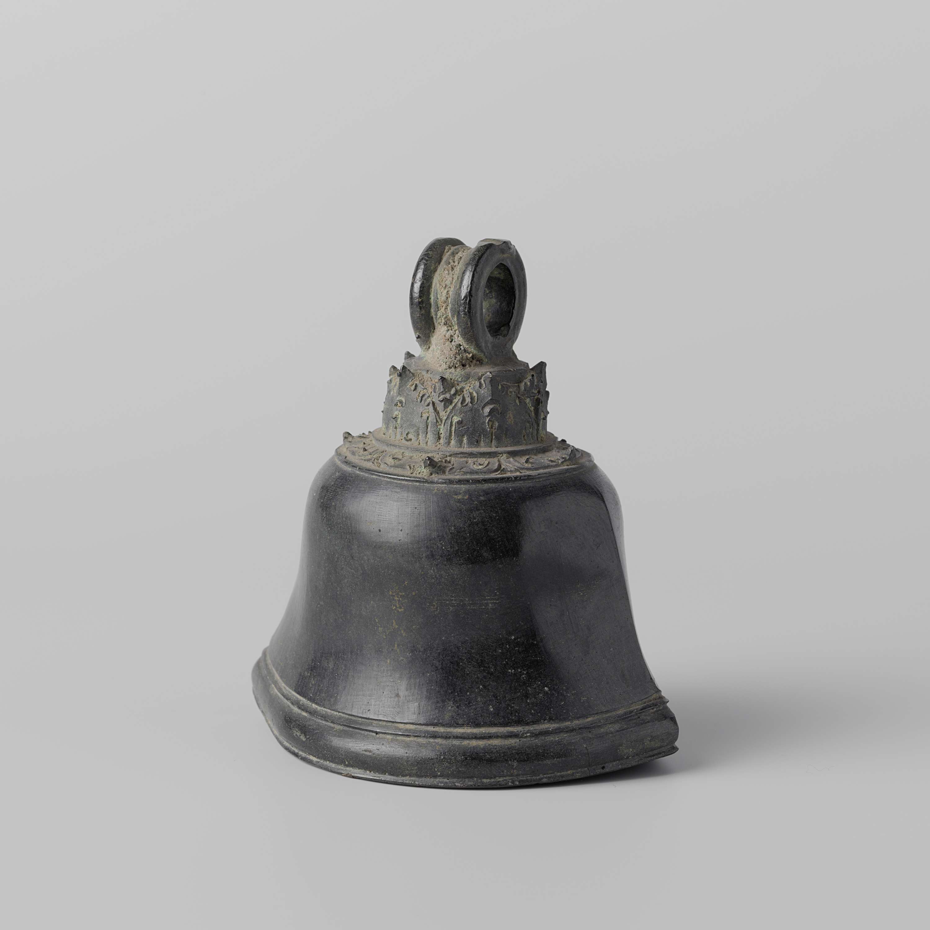 Bronze decorative art piece 'Bel' by Unknown Artist featuring intricate patterns.