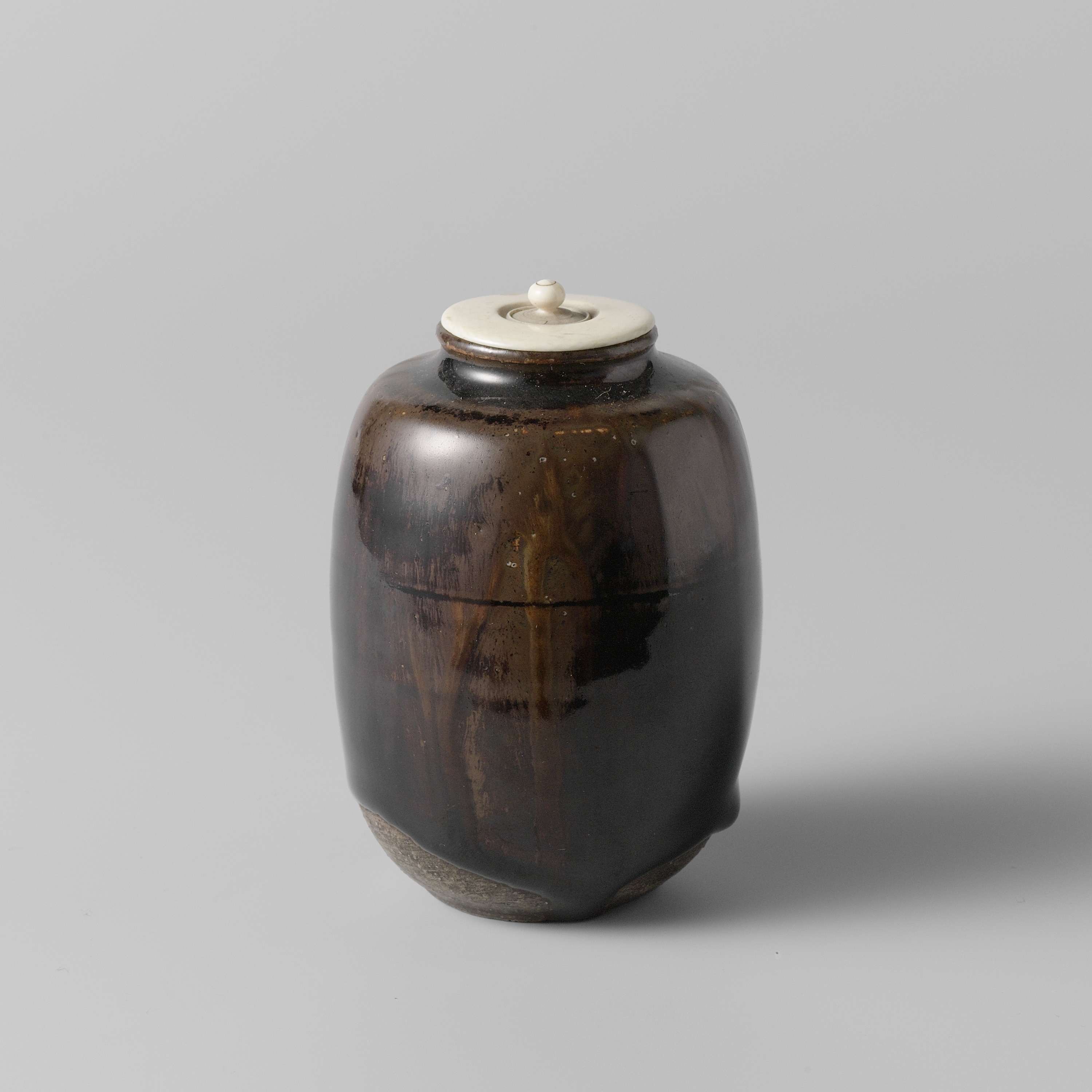 Tea caddy with a golden-brown glaze, ceramics by unknown artist