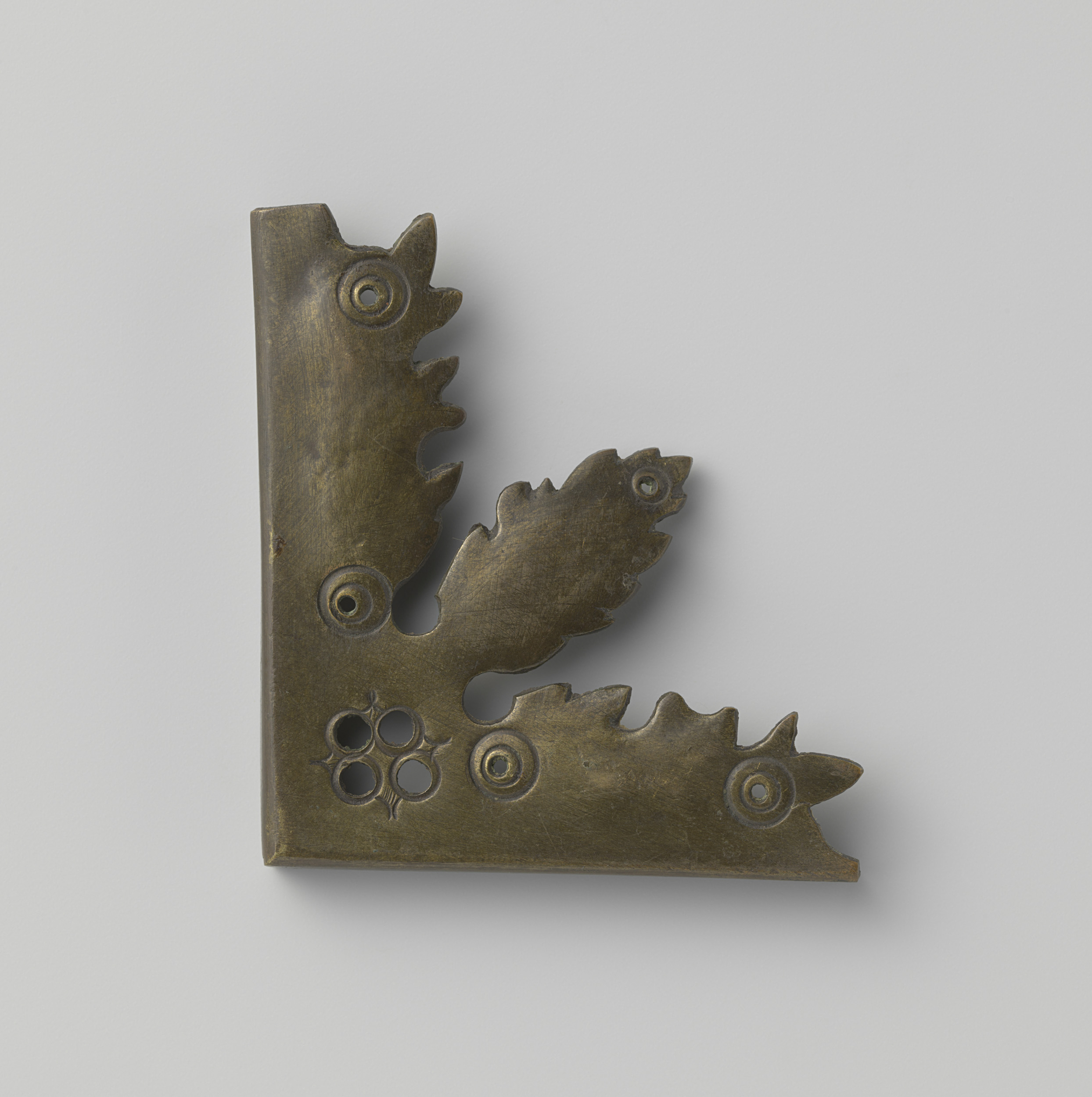 Hoekstuk van een boekbeslag (?), by anoniem, public domain