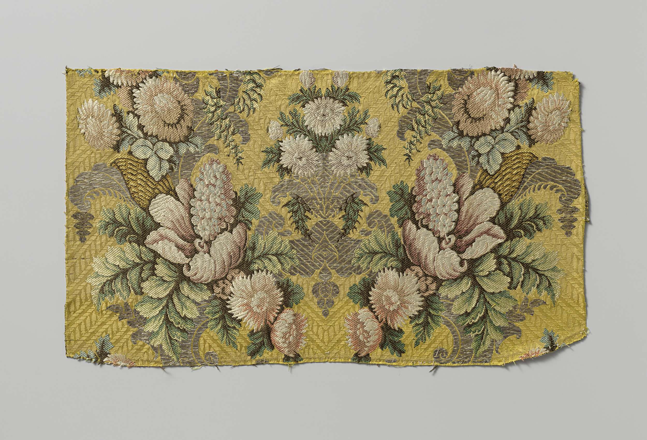 Fragment gebrocheerde gele zijde with colorful floral pattern by unknown artist