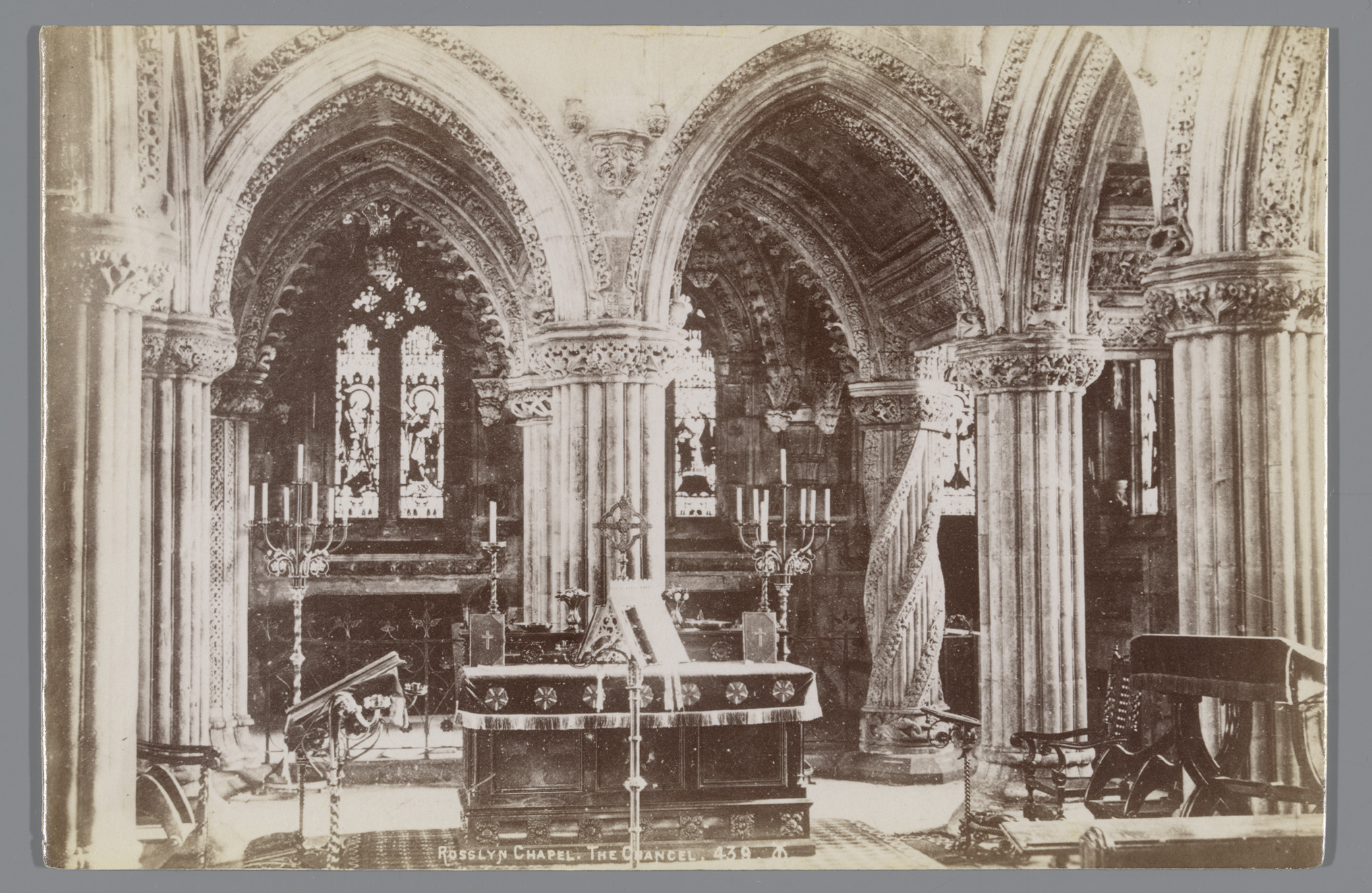 Koor van de Rosslyn Chapel, albumen print by Alexander Adam Inglis