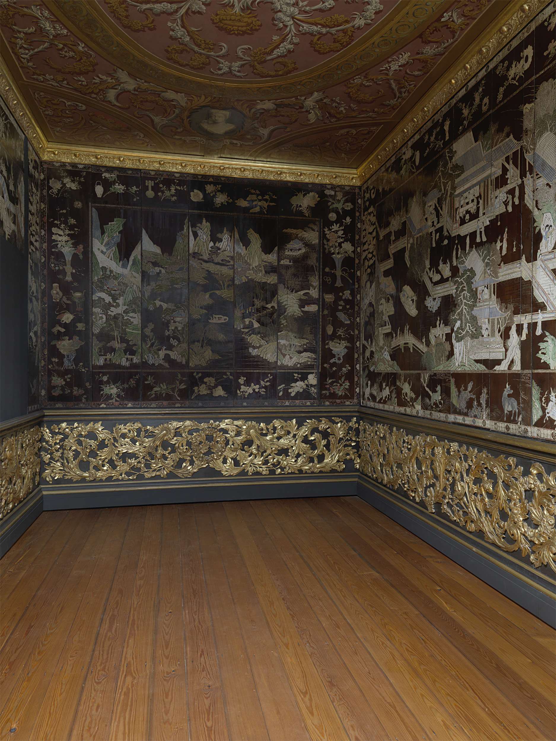 Lacquer room with Chinese screens, wood medium, unknown artist