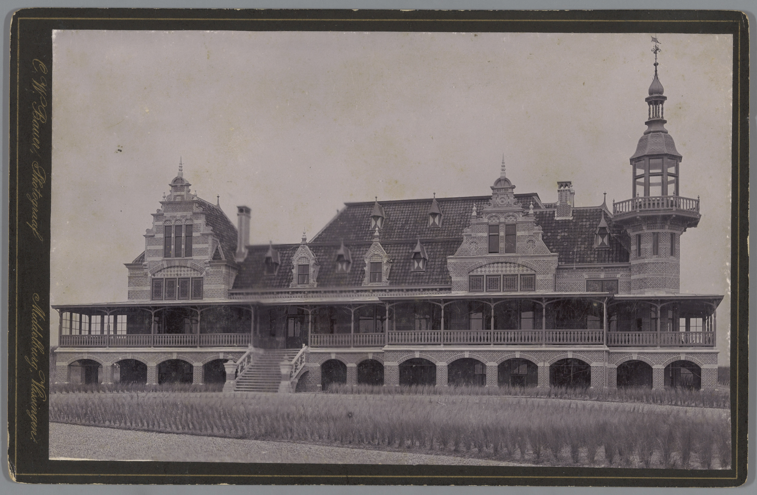 Seaside view of Badpaviljoen in Domburg, photograph by Carl Wilhelm Bauer