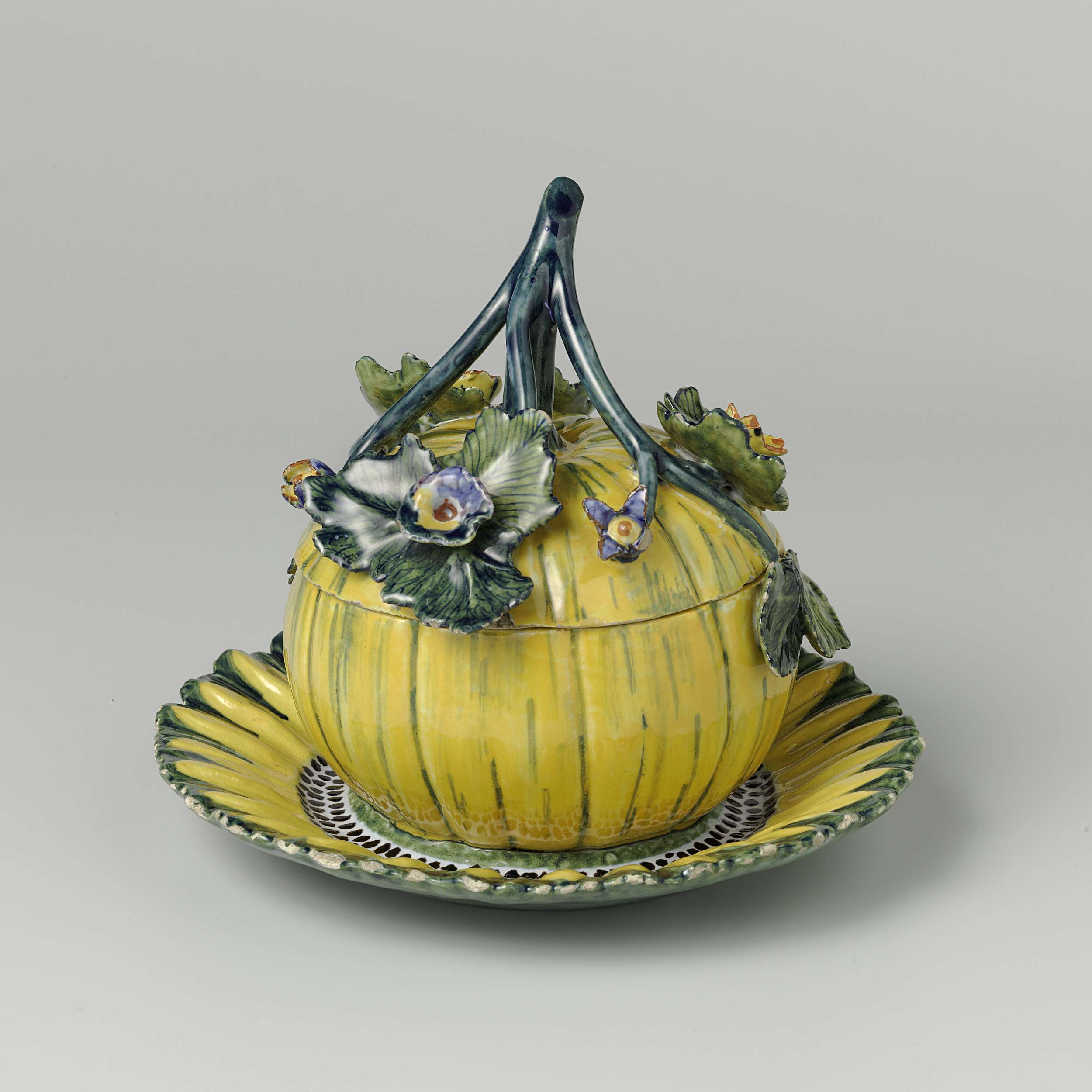 Tureen shaped like a melon and saucer like a sunflower, earthenware by De Porceleyne Byl