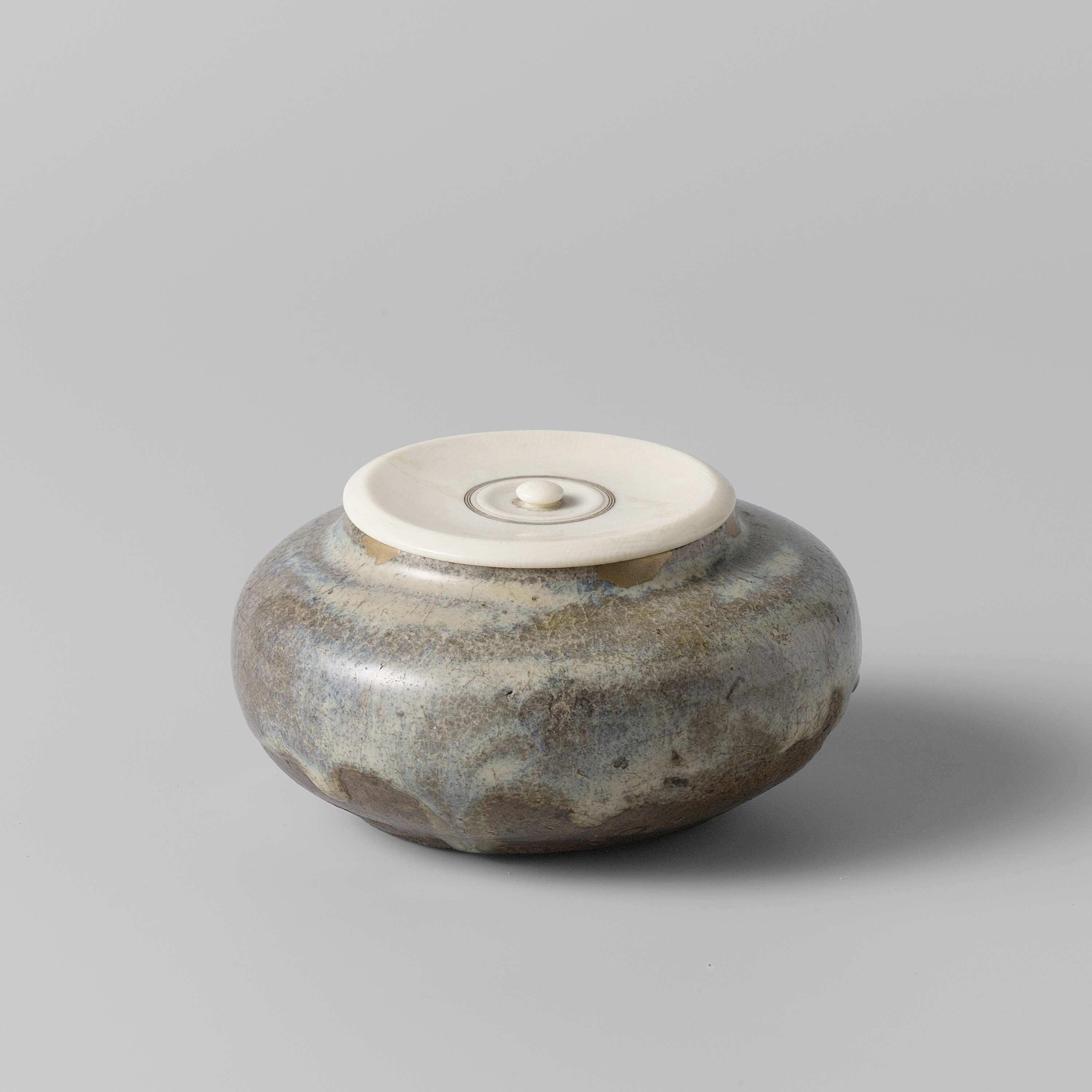 Squat tea caddy with a grey blue glaze, by Unknown Artist, public domain