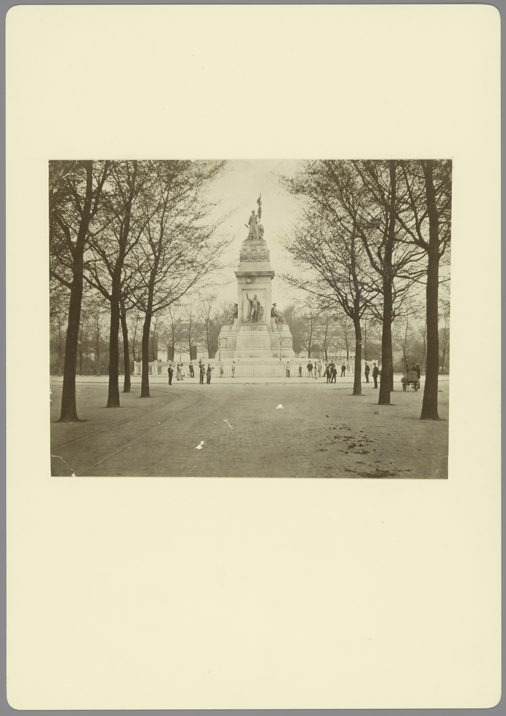 Monument op Plein 1813 te Den Haag, by Unknown Artist, public domain