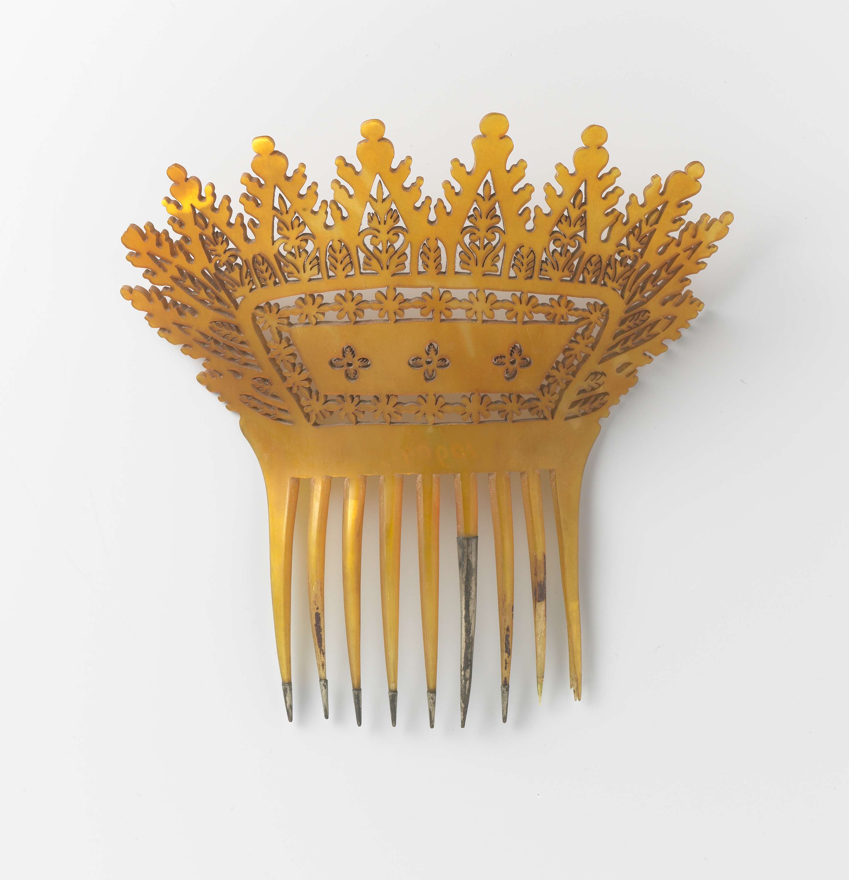 Victorian decorative comb made of blond tortoiseshell by unknown artist