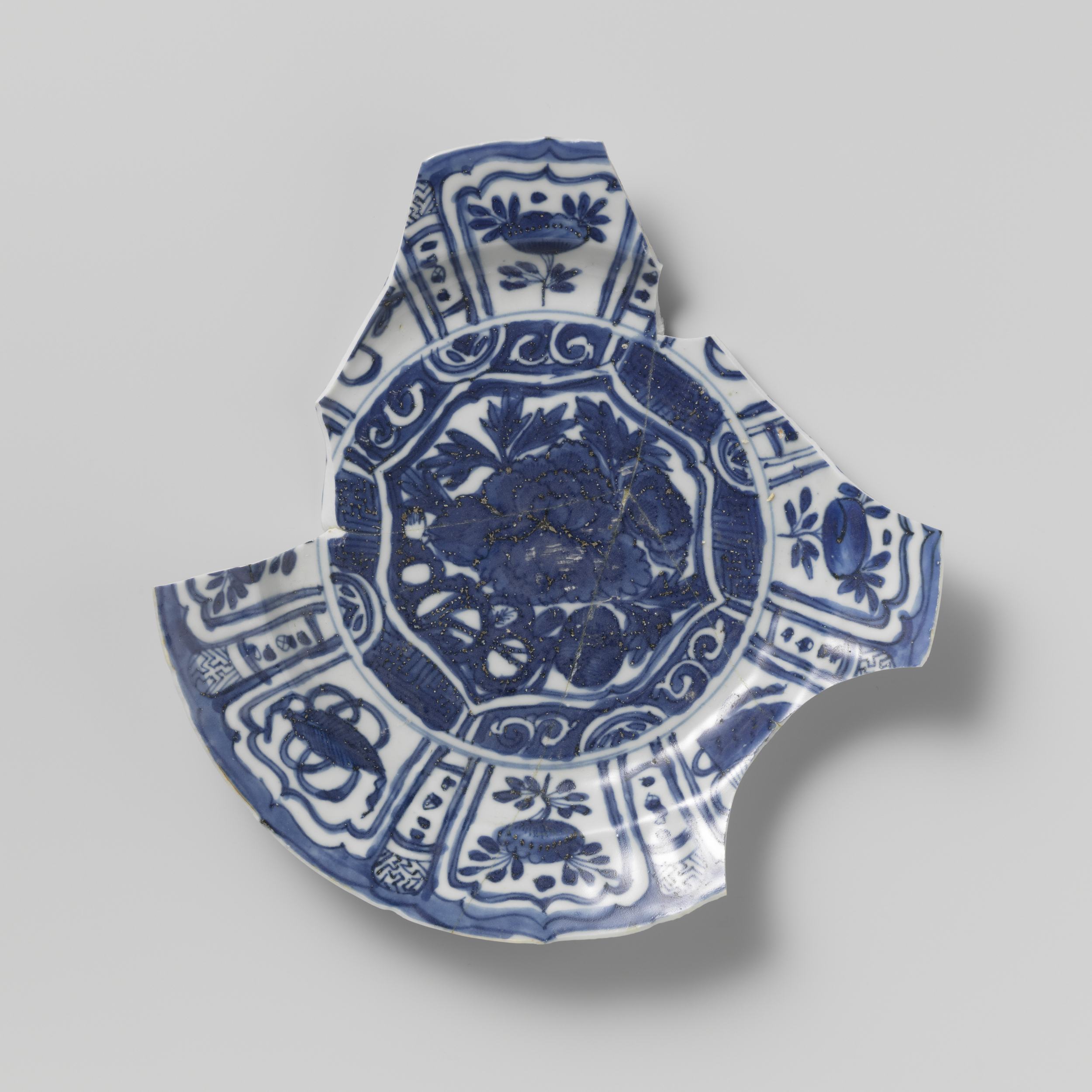 Fragment bord from V.O.C. ship de 'Witte Leeuw', bone, Unknown Artist