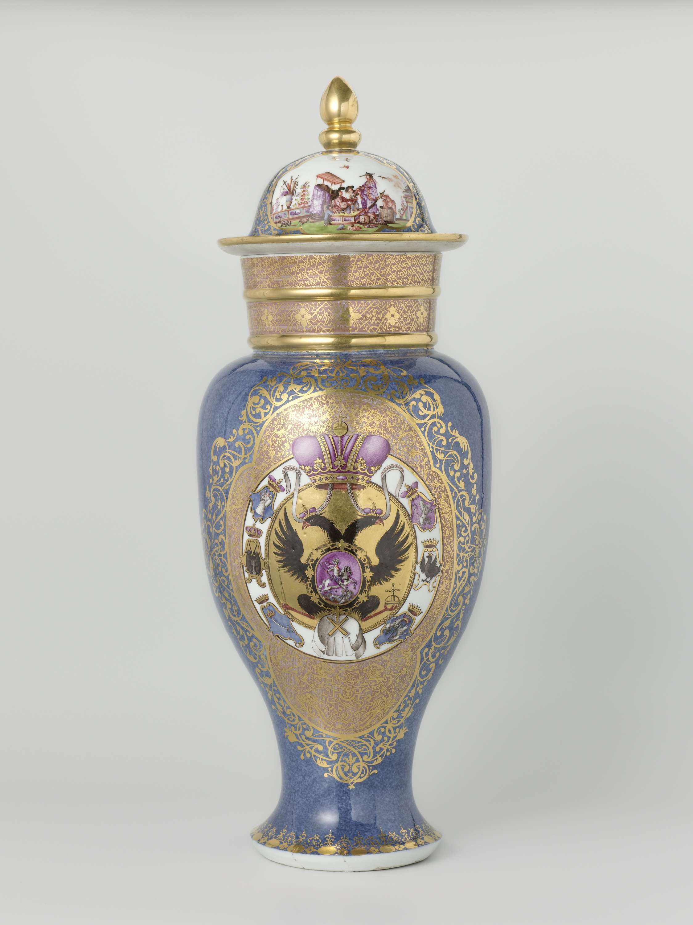 Lidded vase by Meissener Porzellan Manufaktur, porcelain with floral motifs