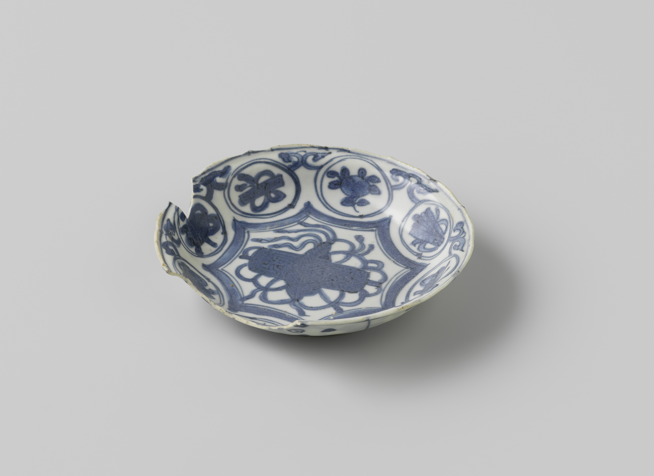 Porcelain plate depicting the ship 'Witte Leeuw' by Unknown Artist