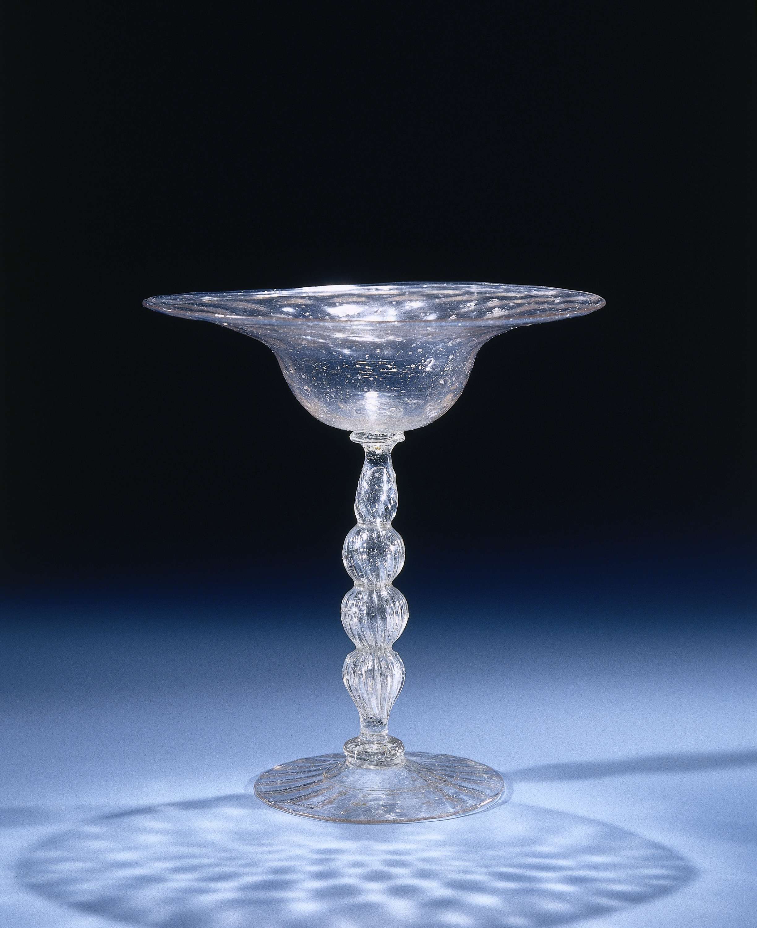 Kelkglas, glass medium by Unknown Artist, featuring delicate etching and soft reflections.