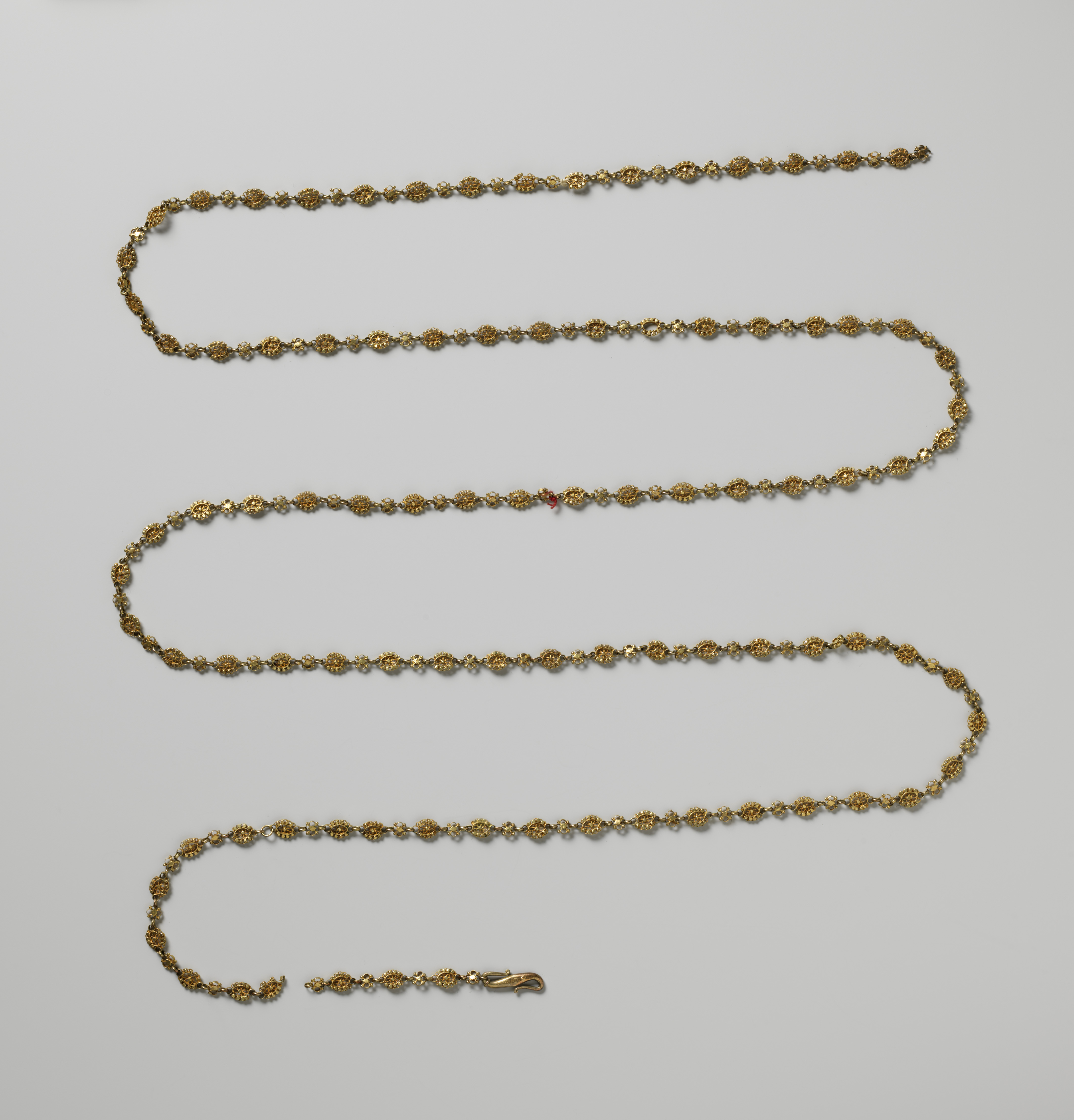 Ketting, by Unknown Artist, public domain