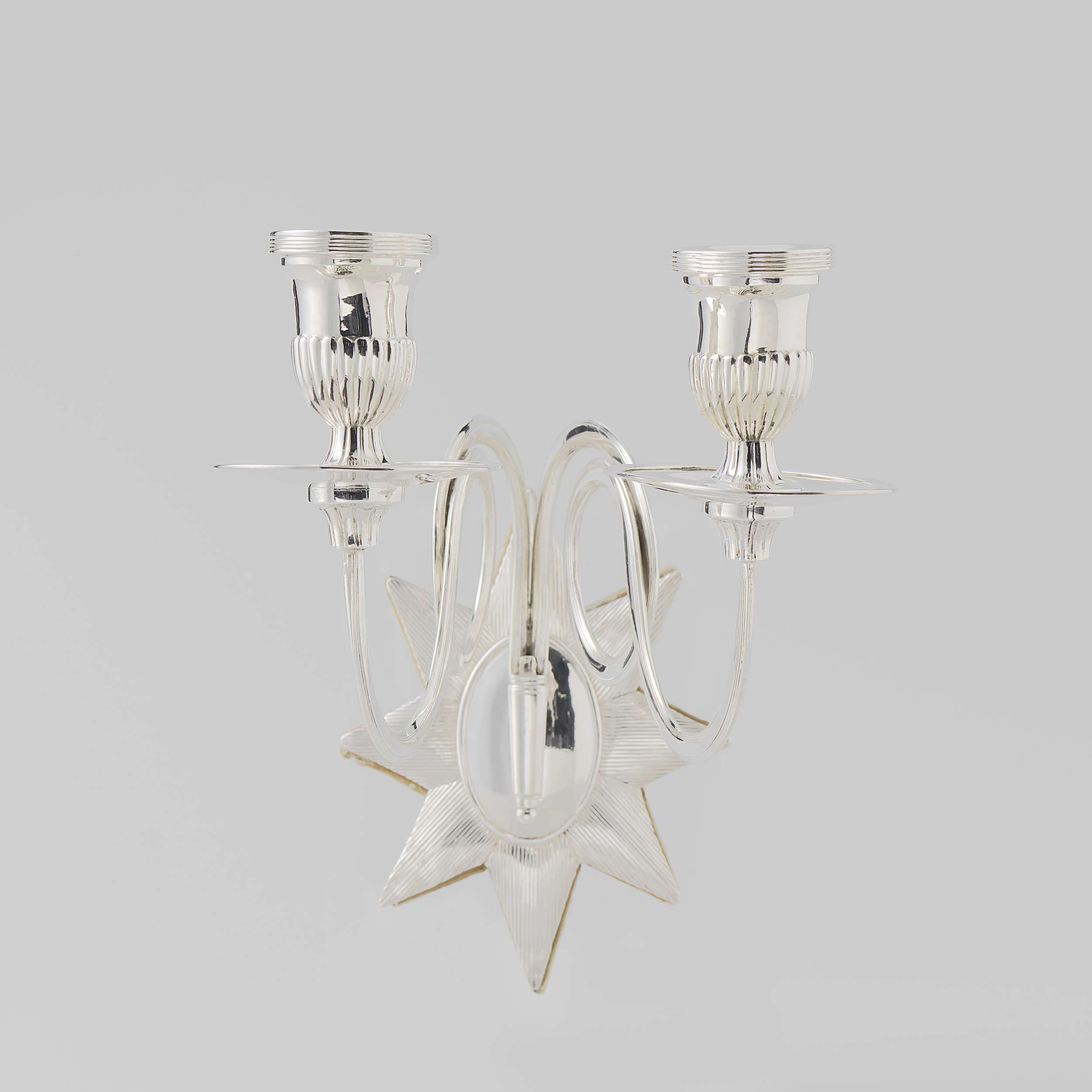 Wandarm by Bernardus van Haaps, silver artwork showcasing light and shadow interplay.