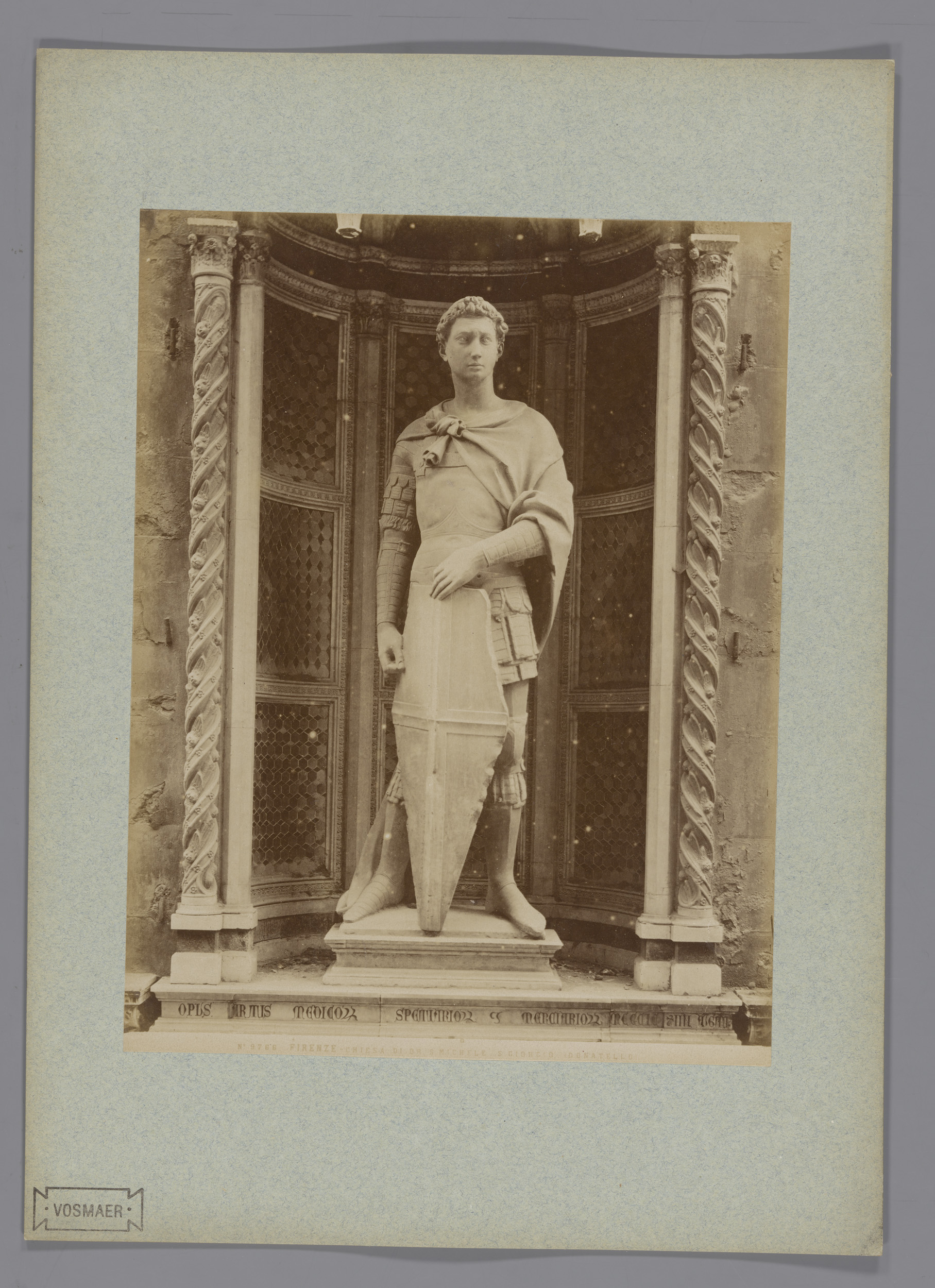 Sculptuur van Sint Joris naar Donatello in de Orsanmichele te Florence, Italië, by Fratelli Alinari, public domain