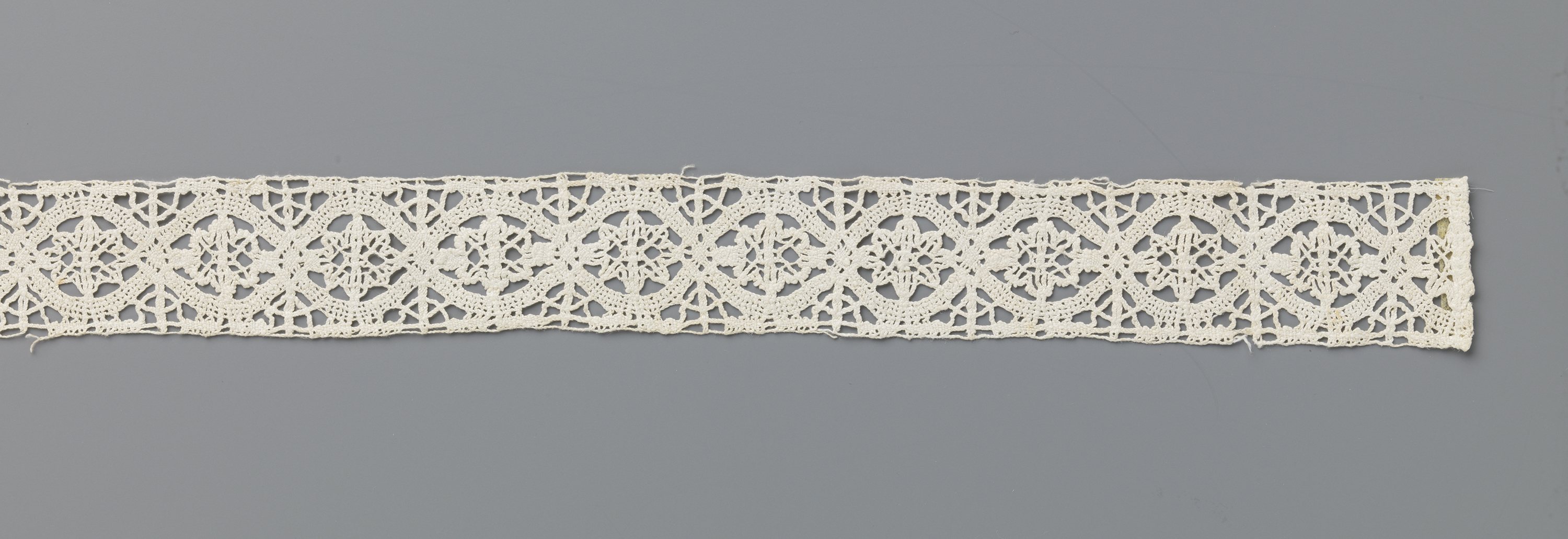 Delicate lacework featuring an eight-pointed flower by Unknown Artist