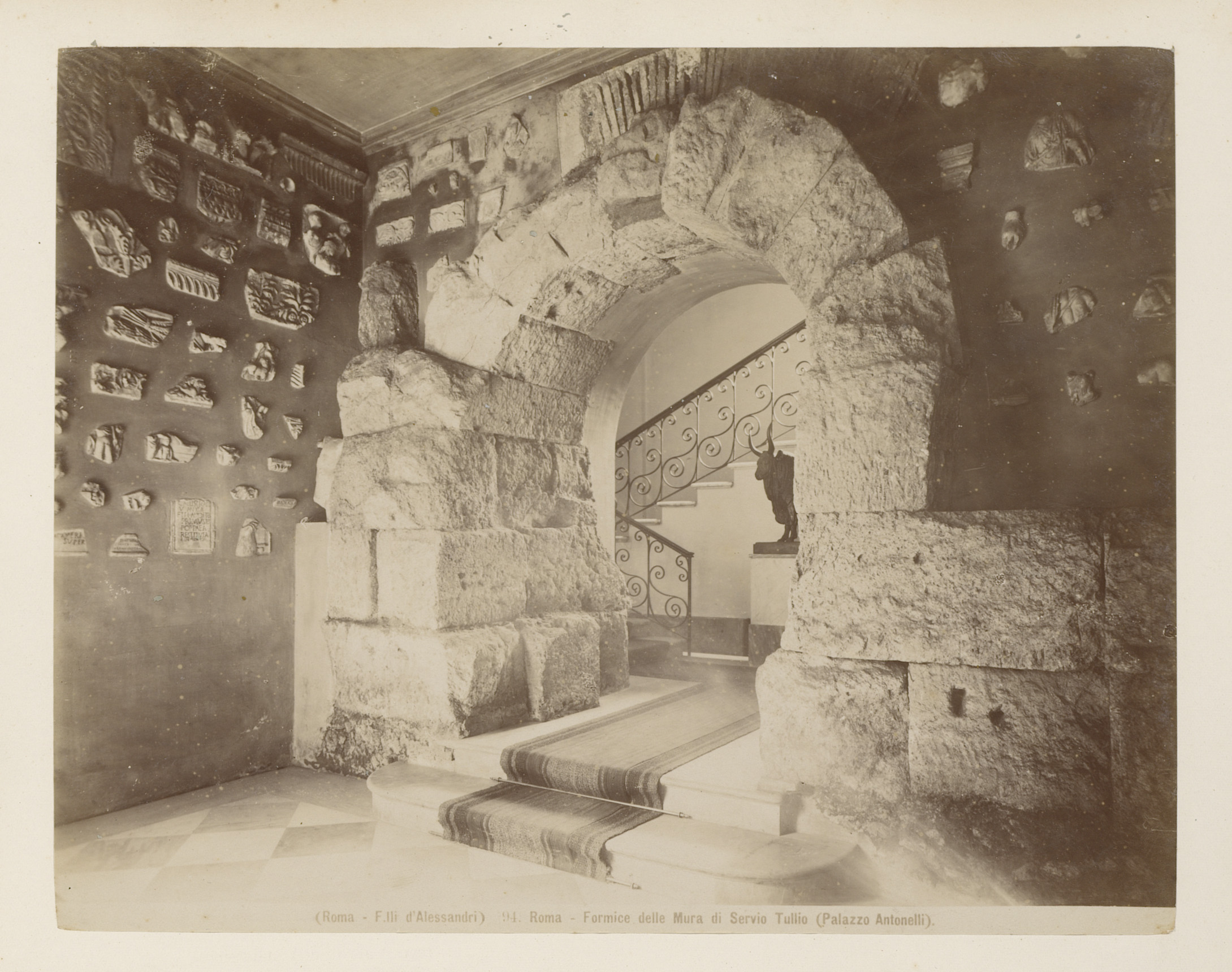 Fragmenten van de muur van Servius Tullius, albumen print by Fratelli d'Alessandri