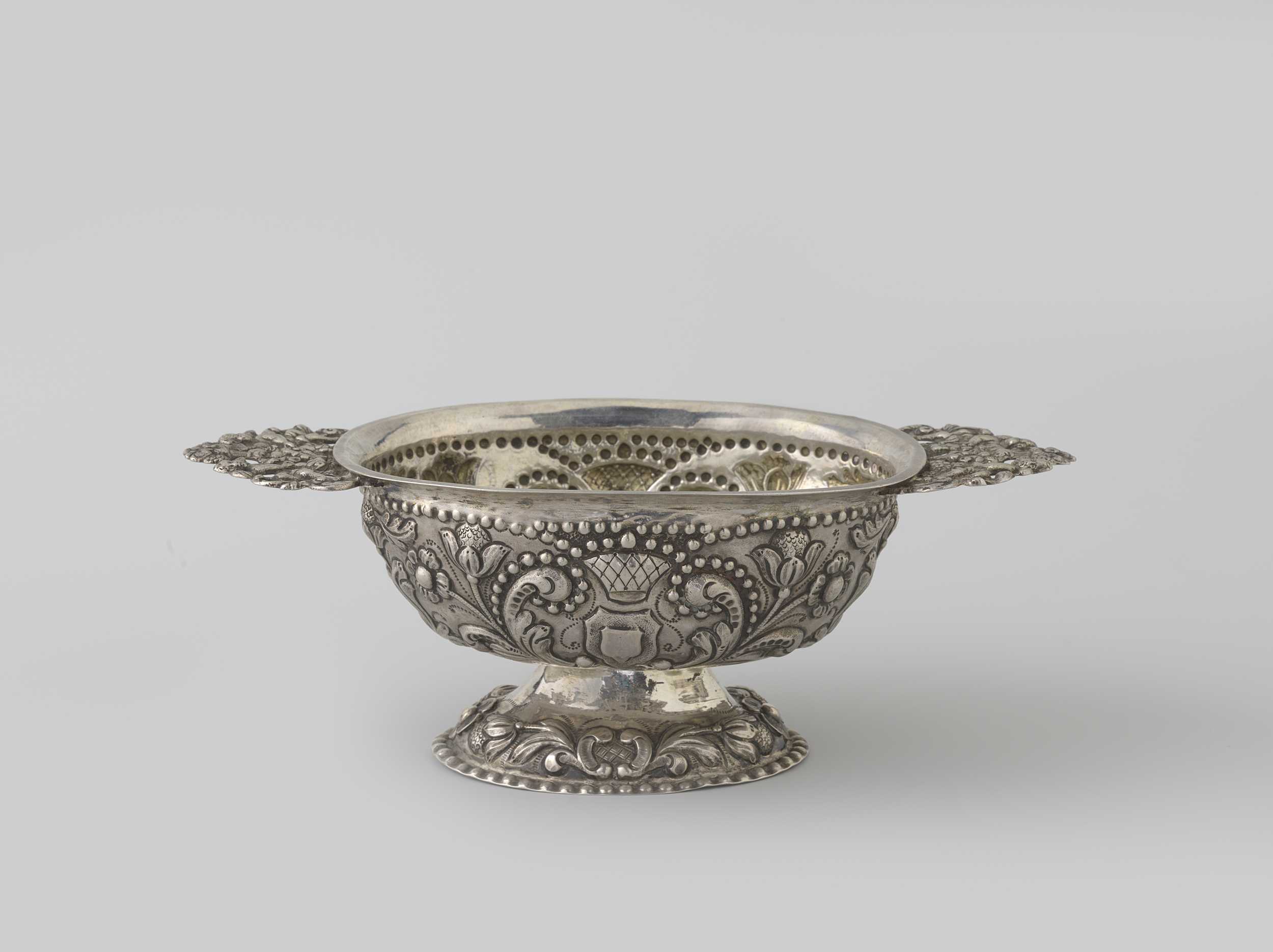 Gothic silver cup with openworked ears by Unknown Artist