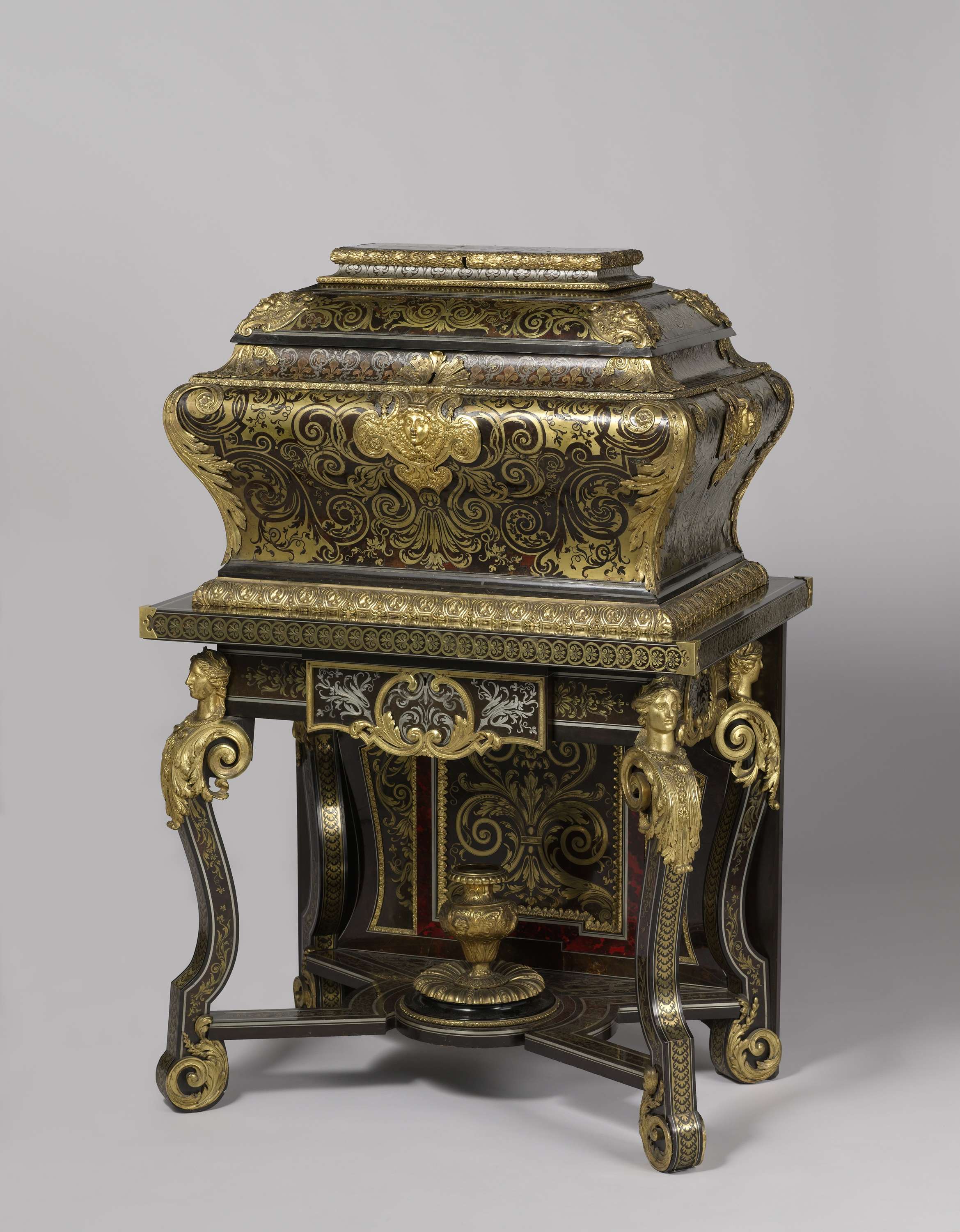 Twee toiletkoffers, by André-Charles Boulle, public domain