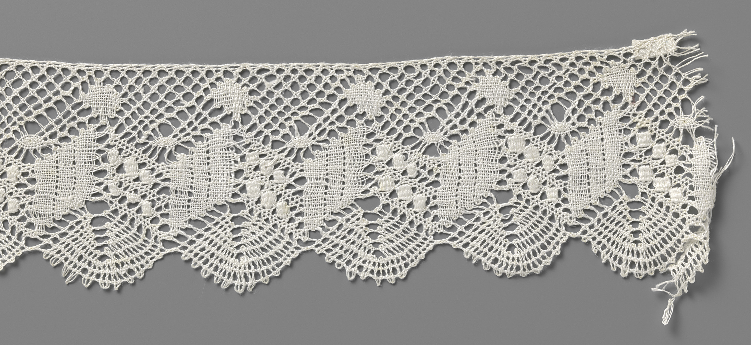 Lace artwork by Unknown Artist featuring zigzag and waaierschulpen patterns