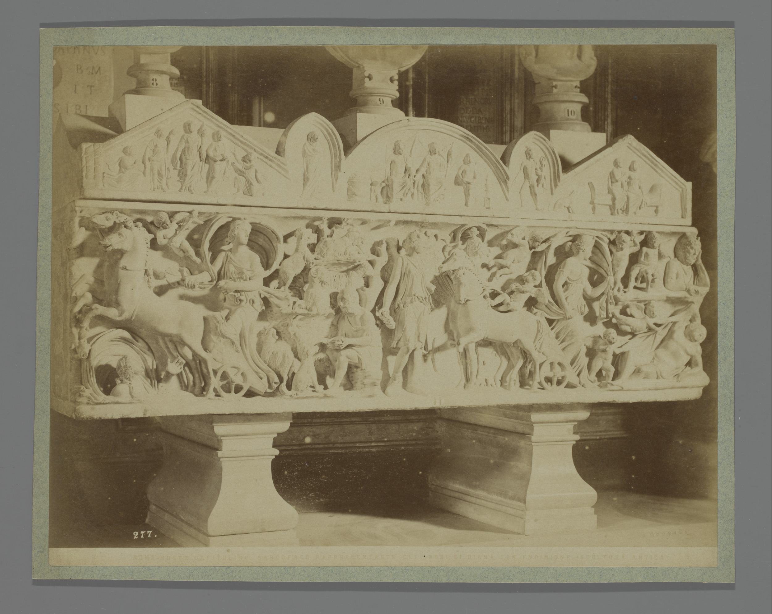 Sarcofaag met voorstelling van Diana en Endymon in de Capitolijnse Musea te Rome, Italië, by Fratelli Alinari, public domain