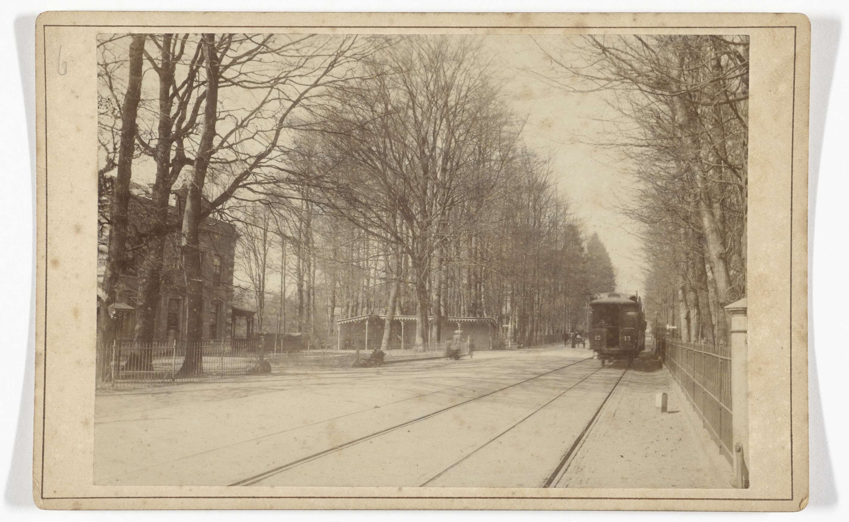 Hotel Schoonoord en trambaan te Oosterbeek, albumen print by J.S.J. de Jongh