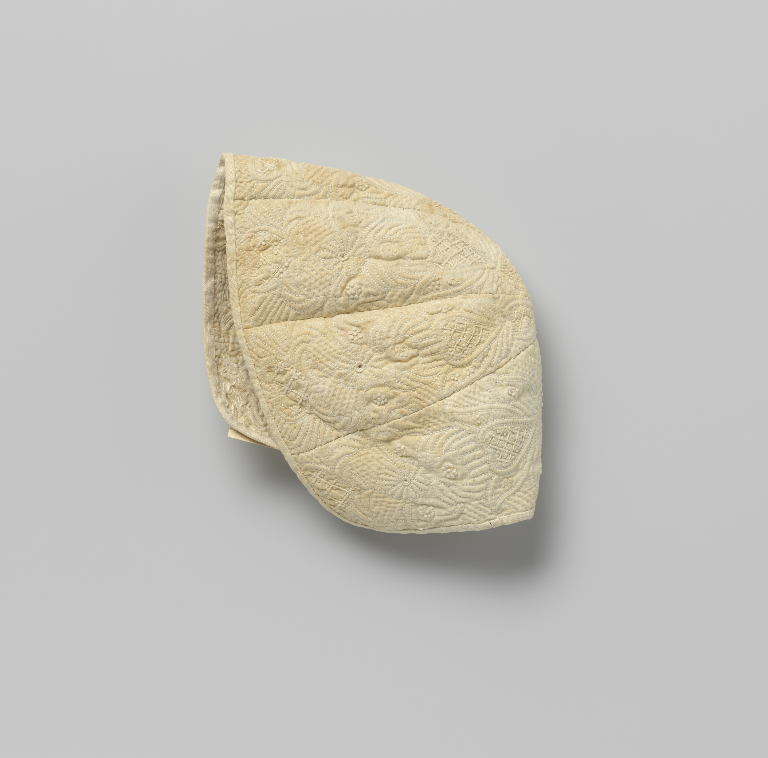 Linen cap with Zaans stitching and embroidery by Unknown Artist