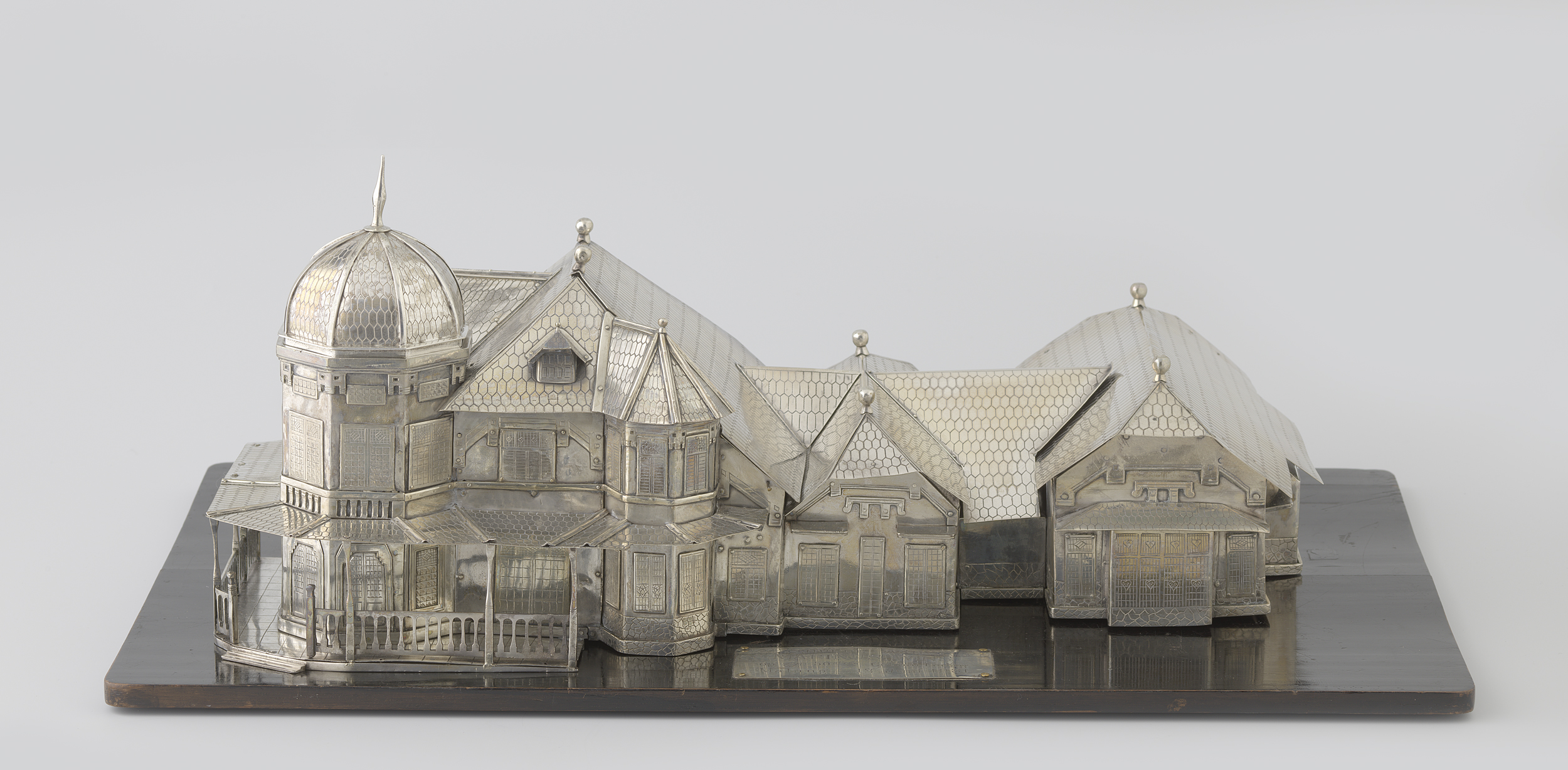 Engraving of a silver Indonesian house by Unknown Artist