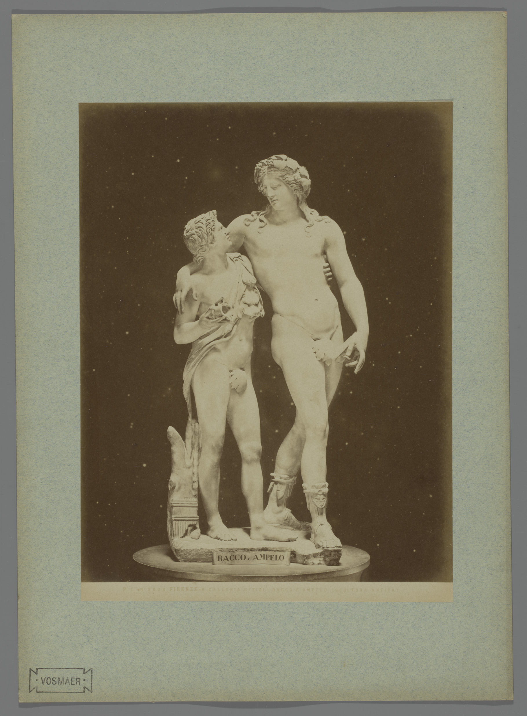Sculptuur van Bacchus en Ampelos in de Galleria degli Uffizi te Florence, Italië, by Fratelli Alinari, public domain