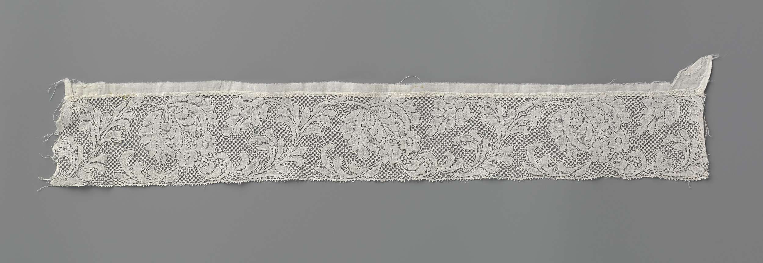 Strook kloskant met gespleten tak en tulp, by Unknown Artist, public domain