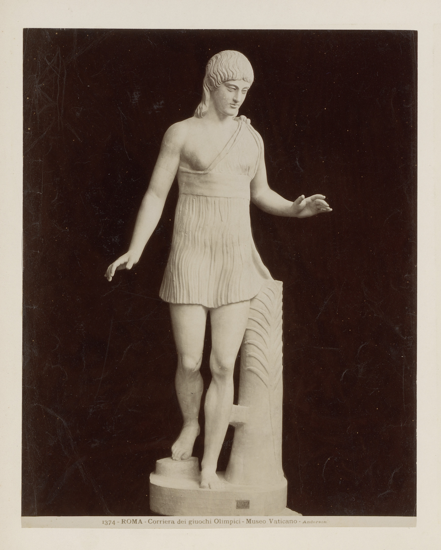Sculptuur van Atalanta, Vaticaan, by James Anderson, public domain