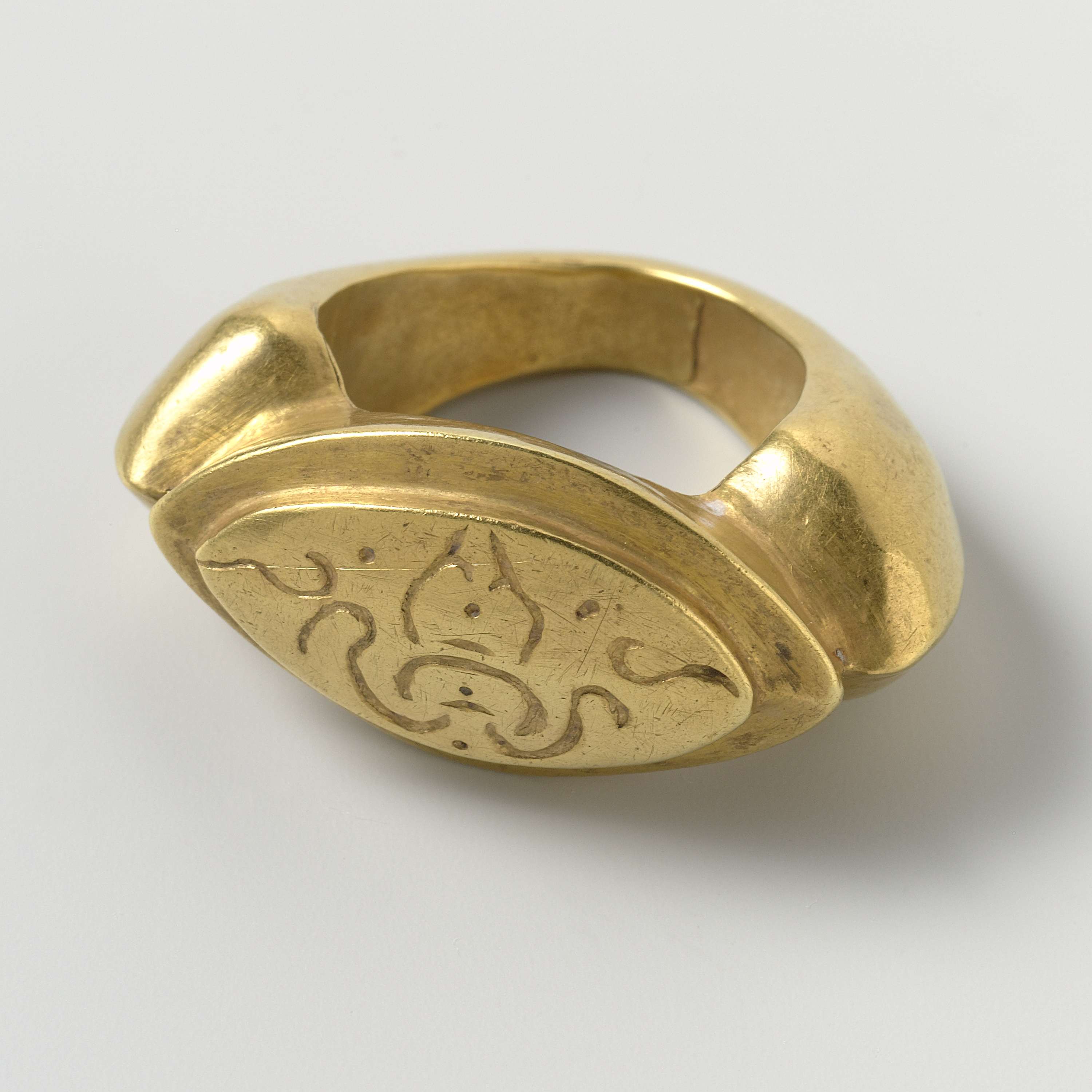Ring with shri symbol, by Unknown Artist, public domain