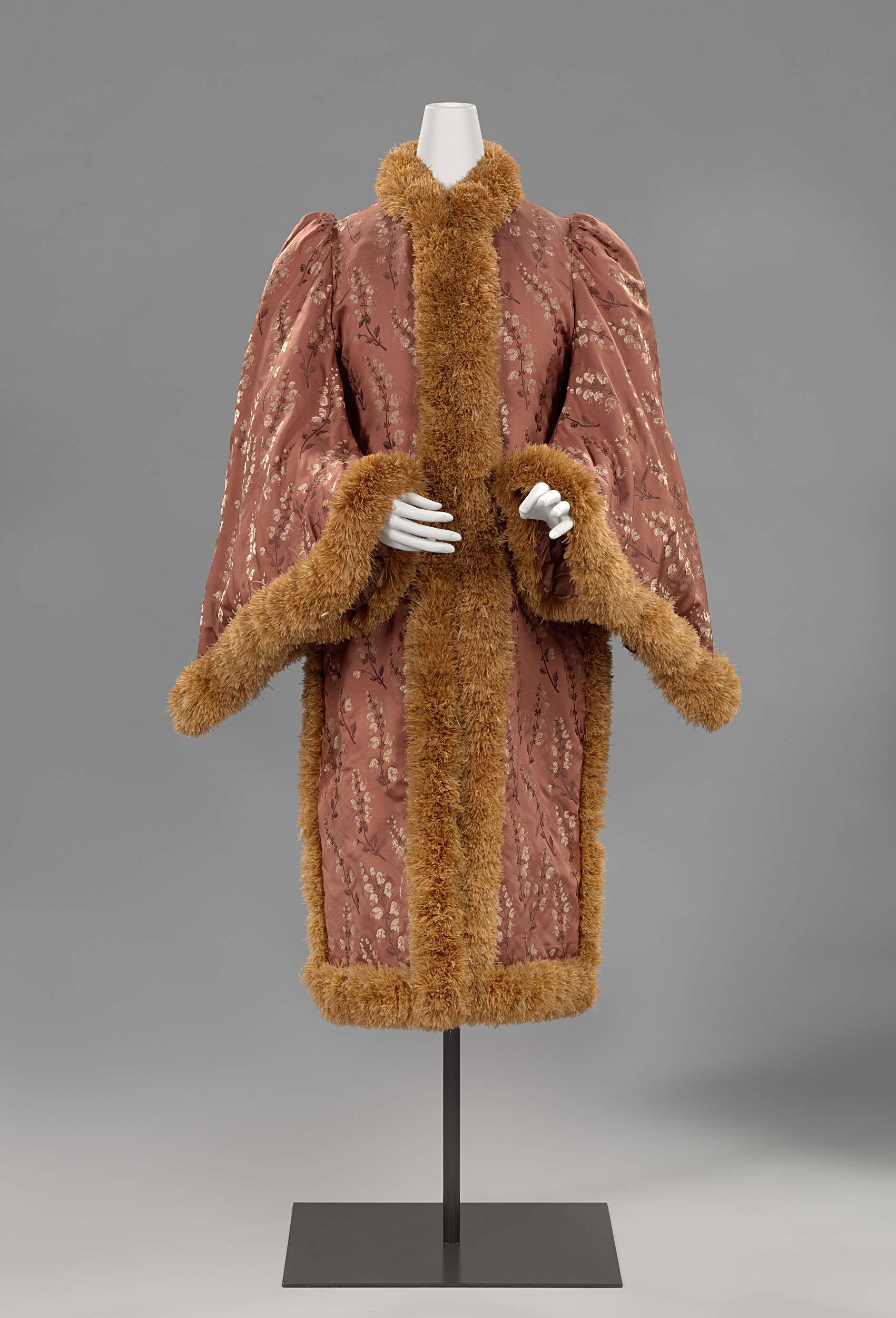 Dolman coat made of silk by Madame Drugeon, trimmed with ostrich feathers