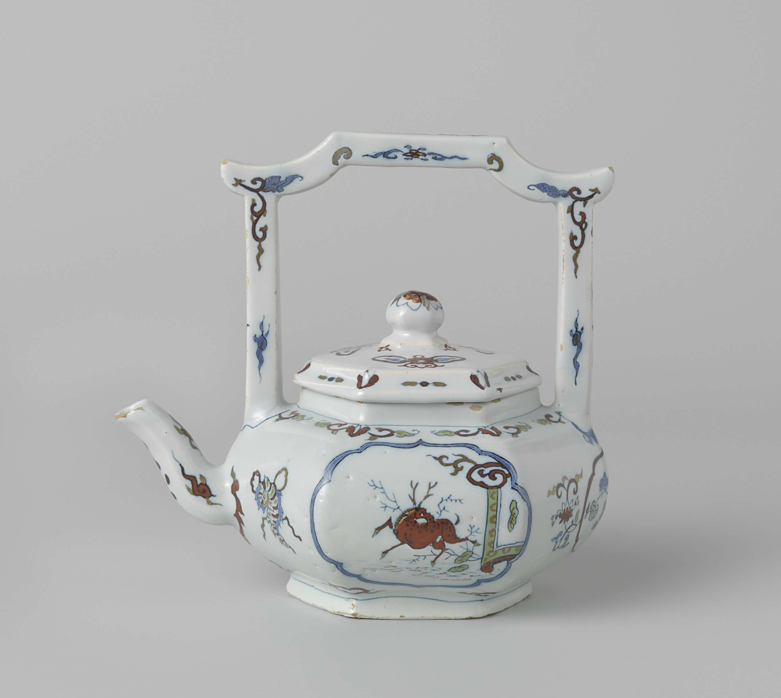 Two earthenware teapots by Het Moriaanshooft