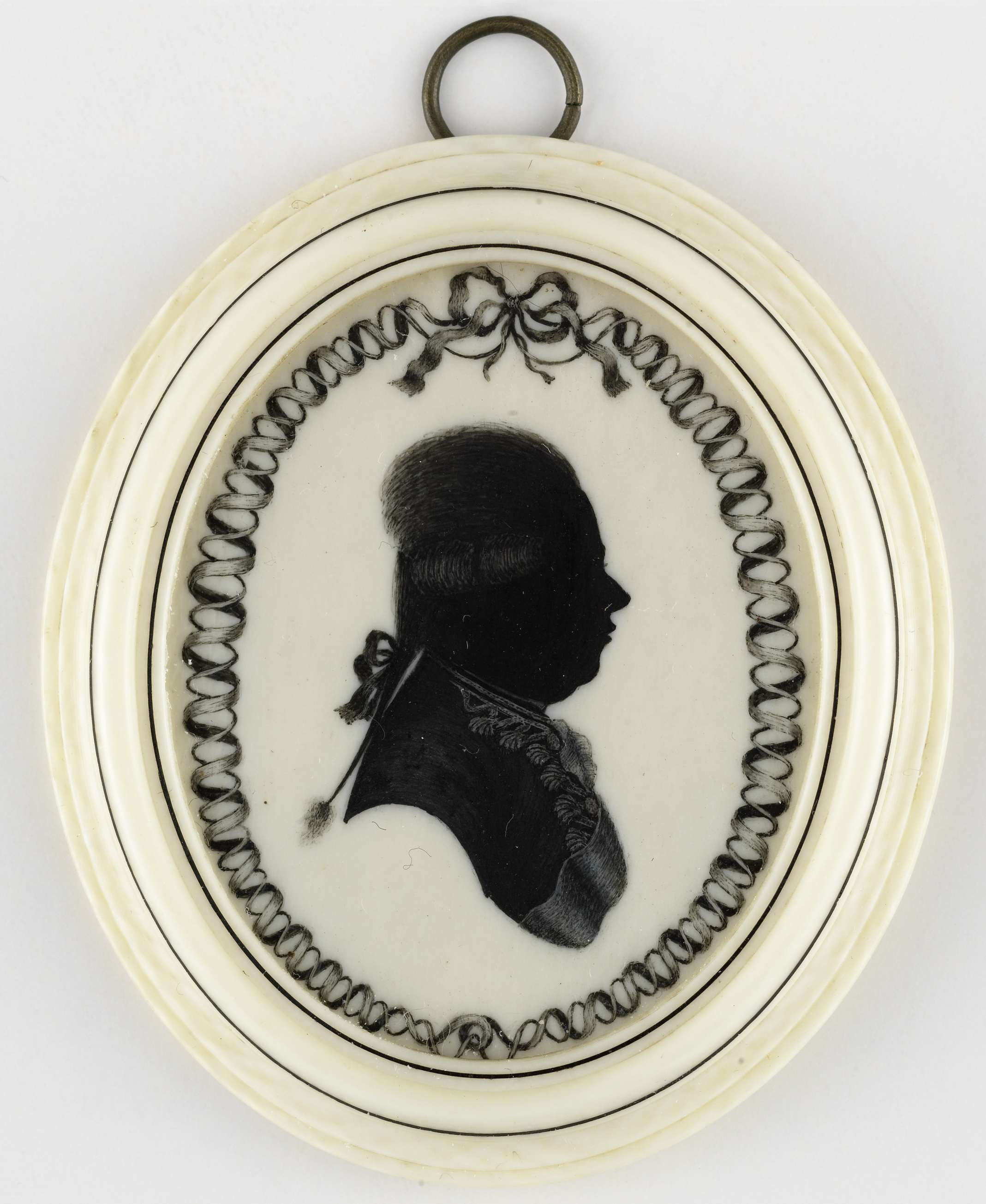 Portrait of Willem V, prins van Oranje-Nassau, carved in ivory by unknown artist
