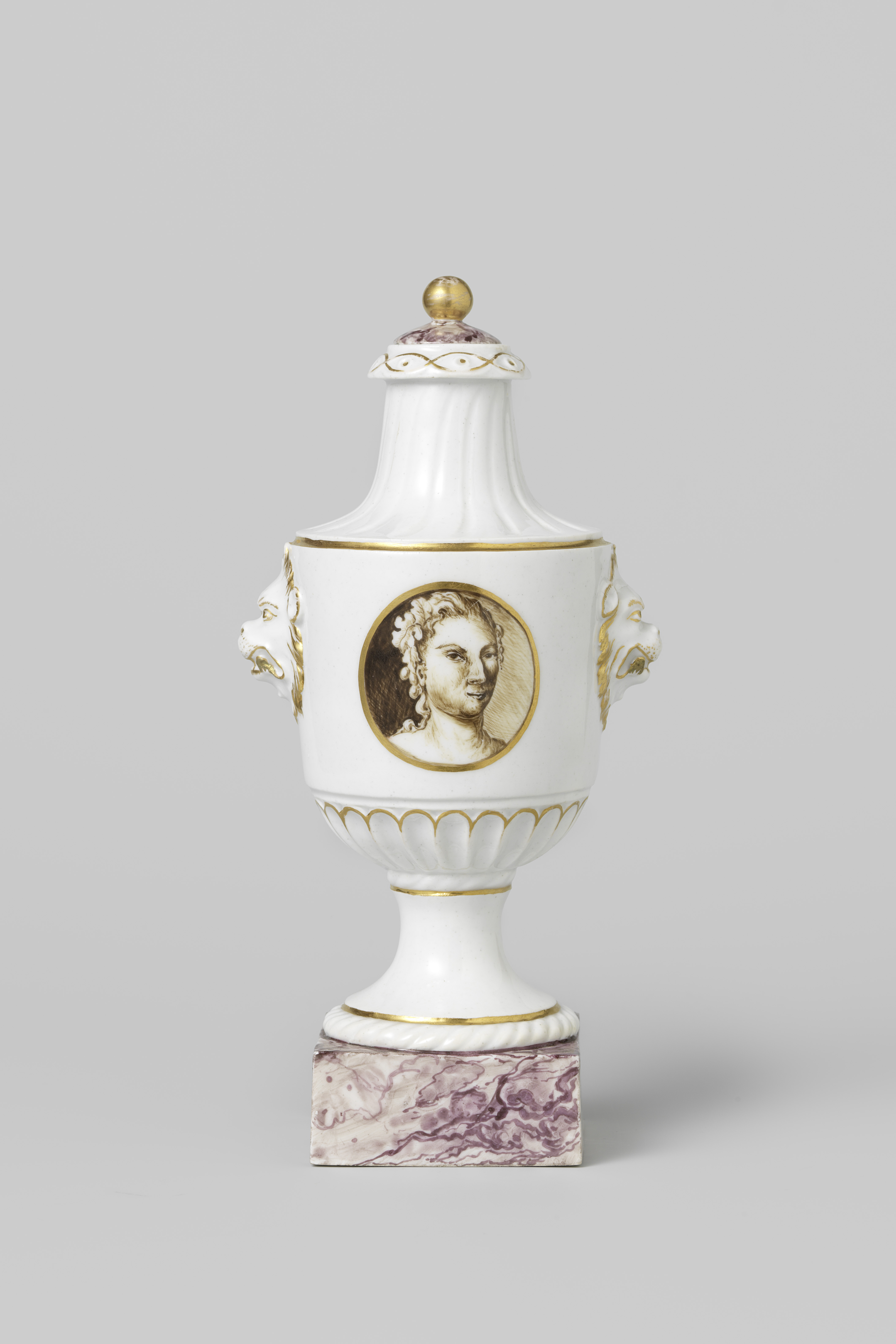 Porcelain vase with peafowl and landscape by Manufacture Oud-Loosdrecht