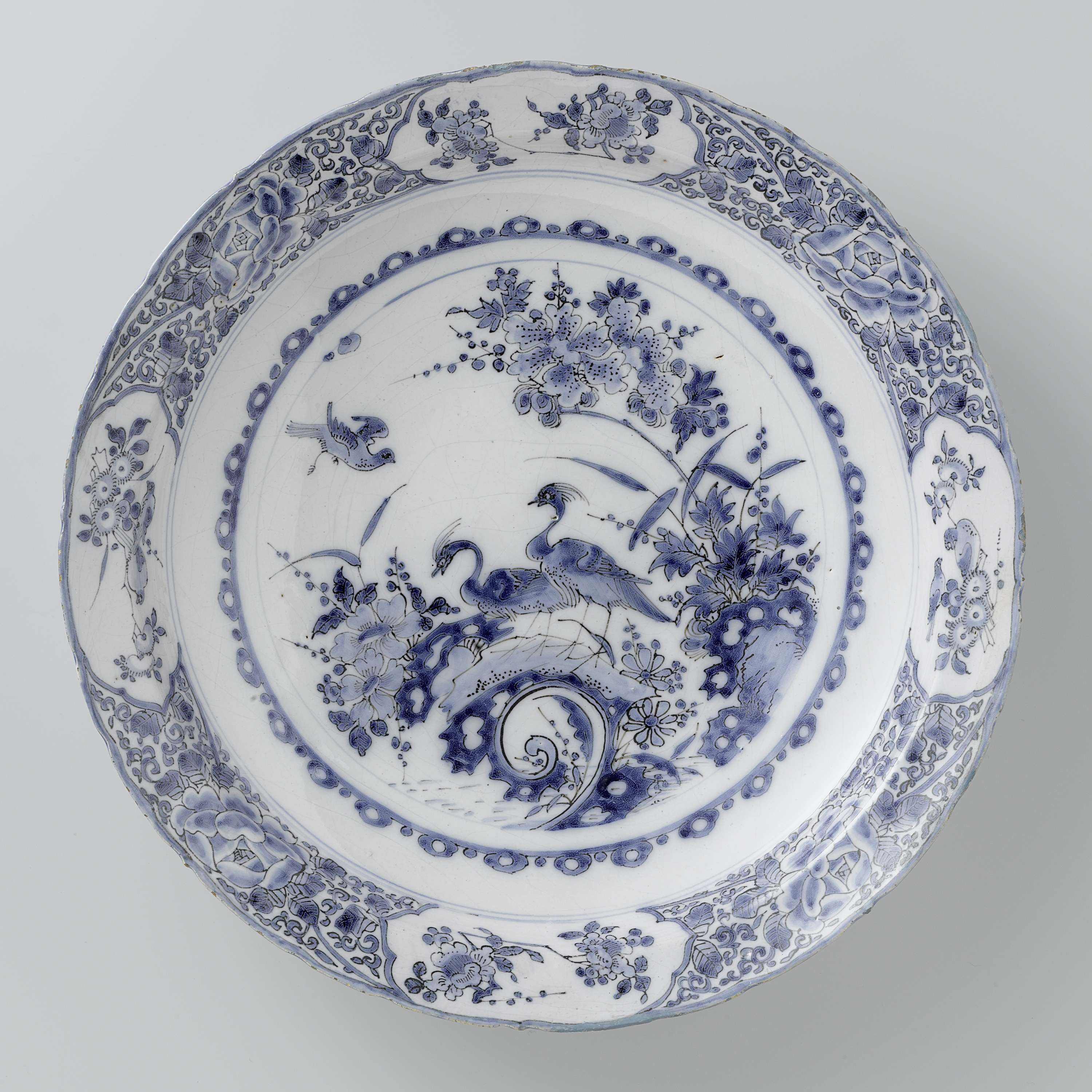 Earthenware dish by Het Moriaanshooft reflecting light and surroundings.