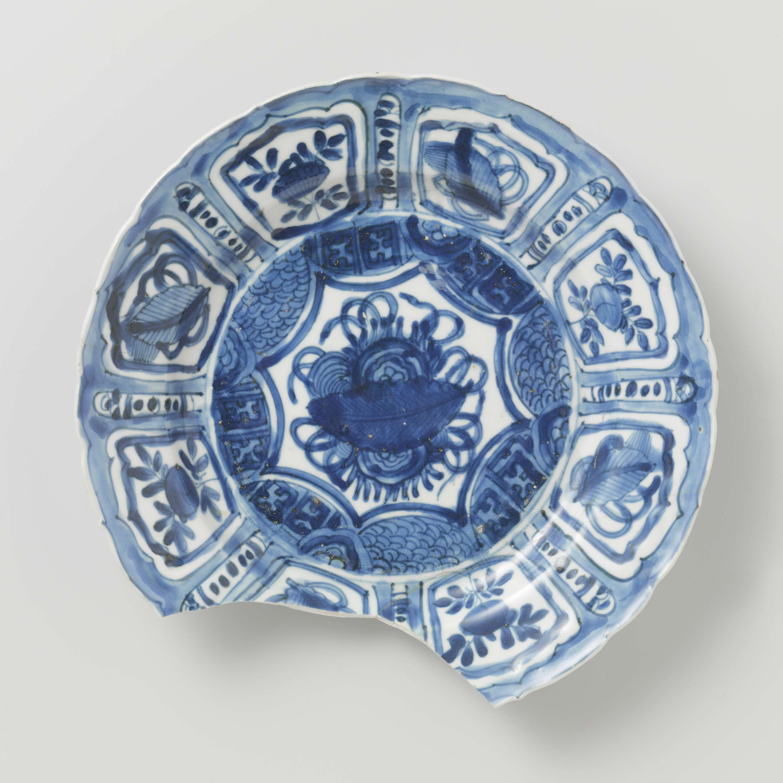 Kraak porcelain plate with cobalt blue motifs by Unknown Artist