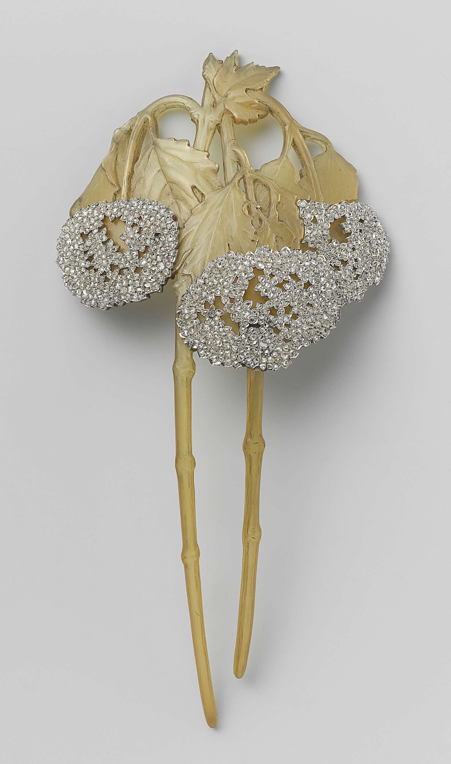 Horn hair comb by René Lalique featuring intricate viburnum vines.