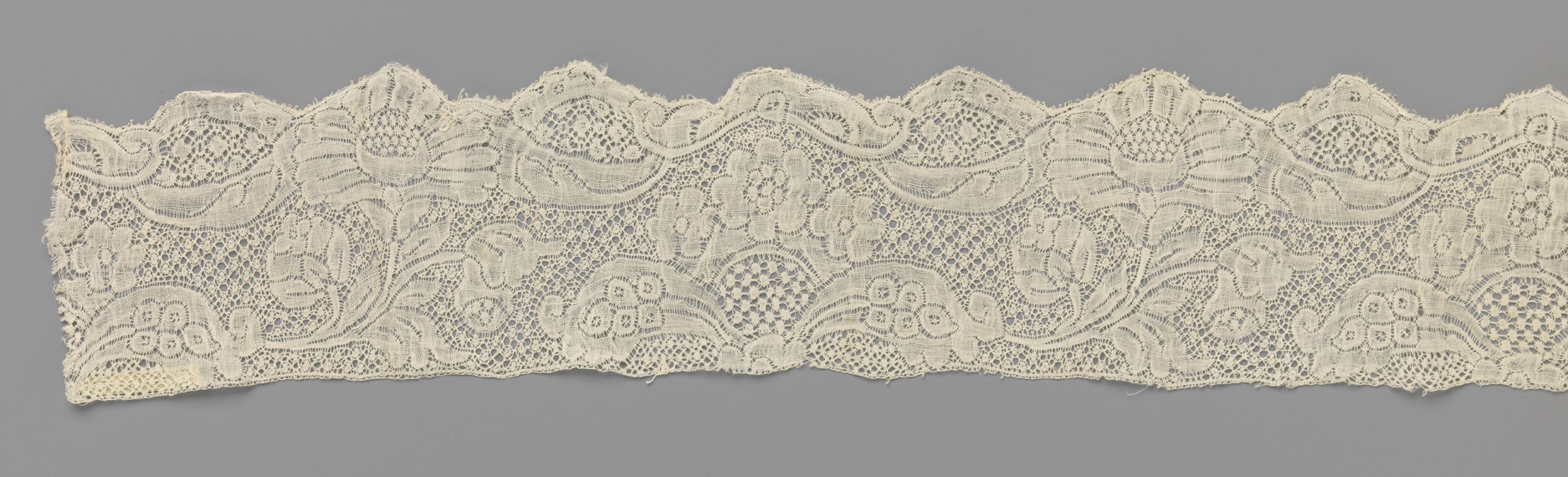 Lace work featuring a cartouche with a margriet flower by Unknown Artist