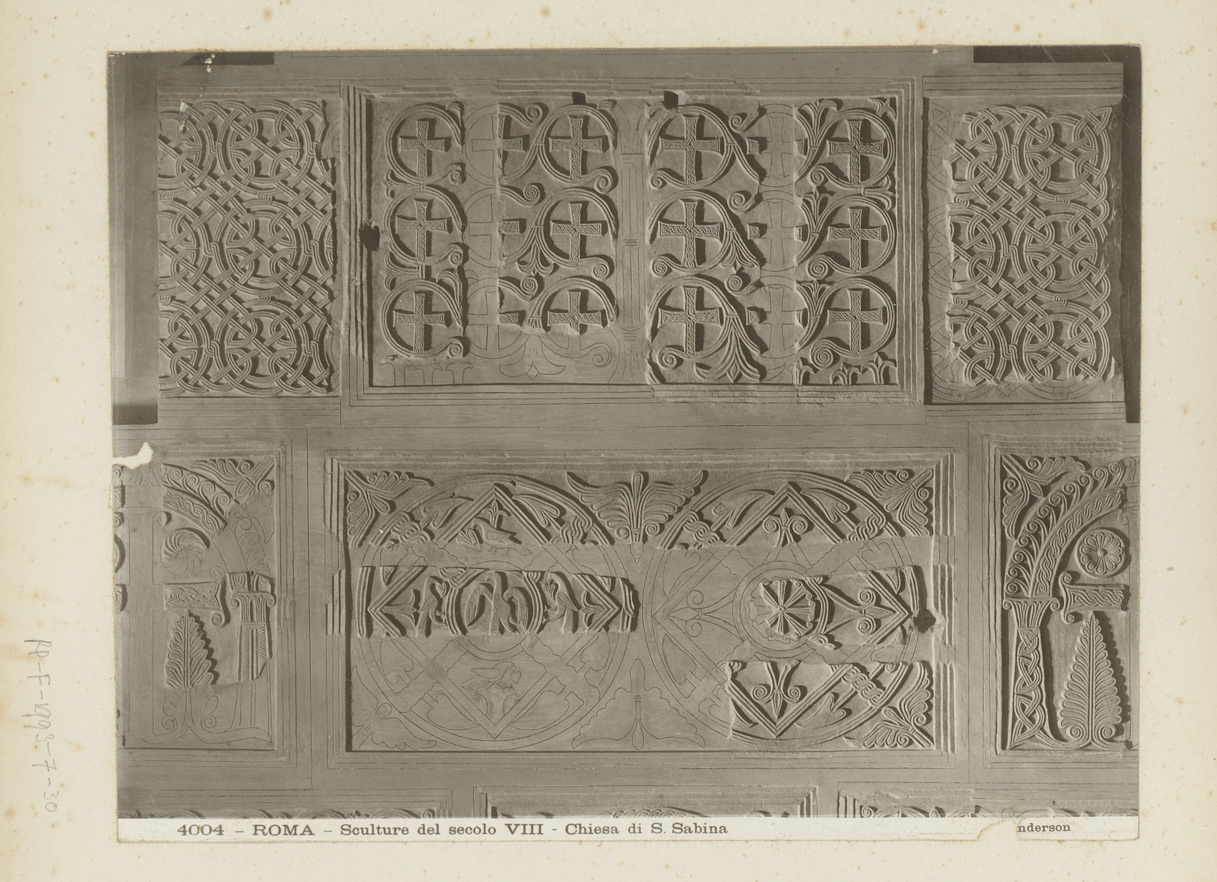 Ornamenteel sculptuur in de Santa Sabina te Rome, by James Anderson, public domain