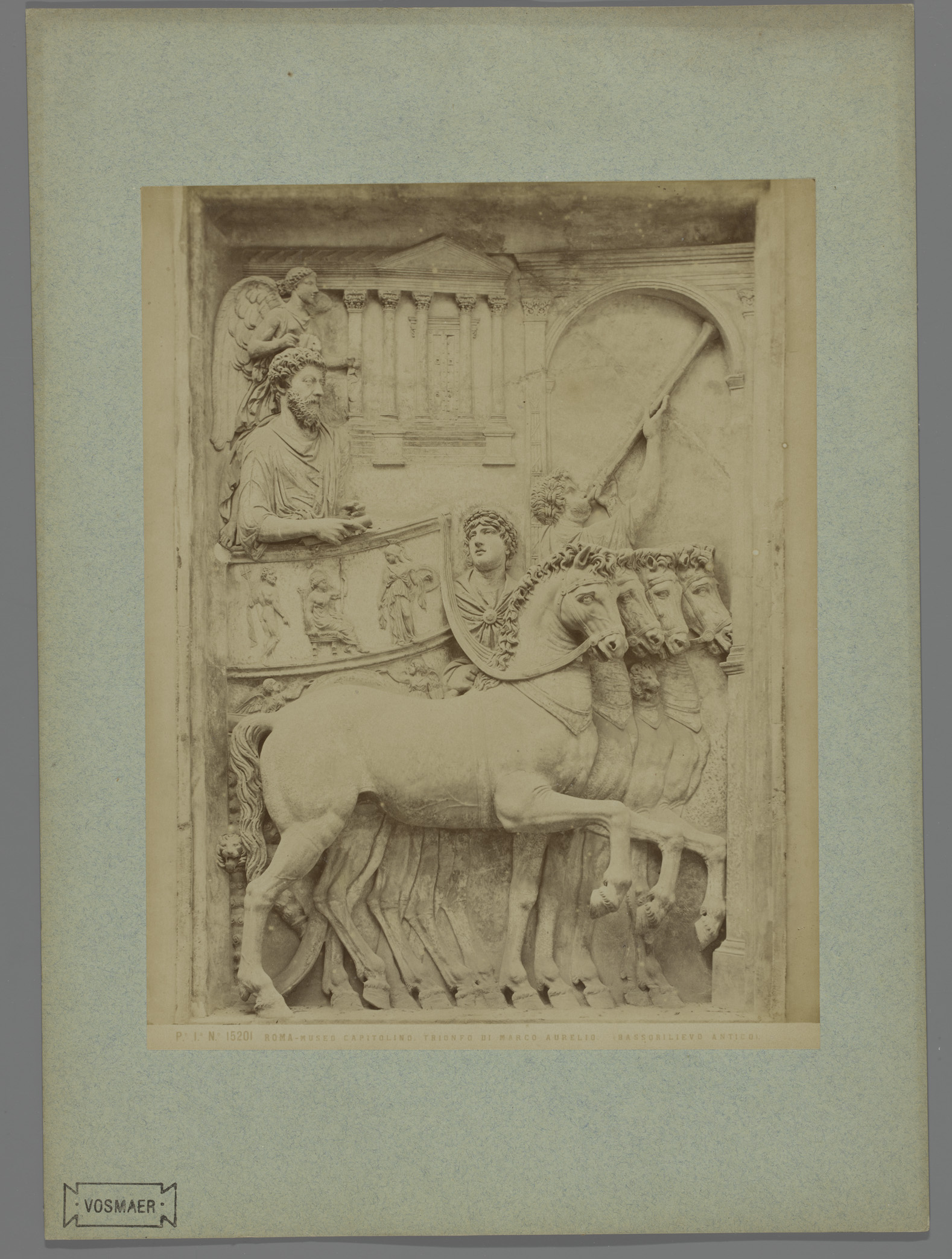 Reliëf De Triomf van Marcus Aurelius in de Capitolijnse Musea te Rome, Italië, by Fratelli Alinari, public domain
