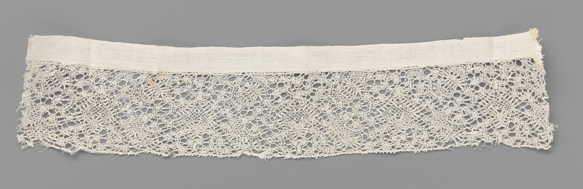 Intricate lacework featuring ovals and hearts by Unknown Artist